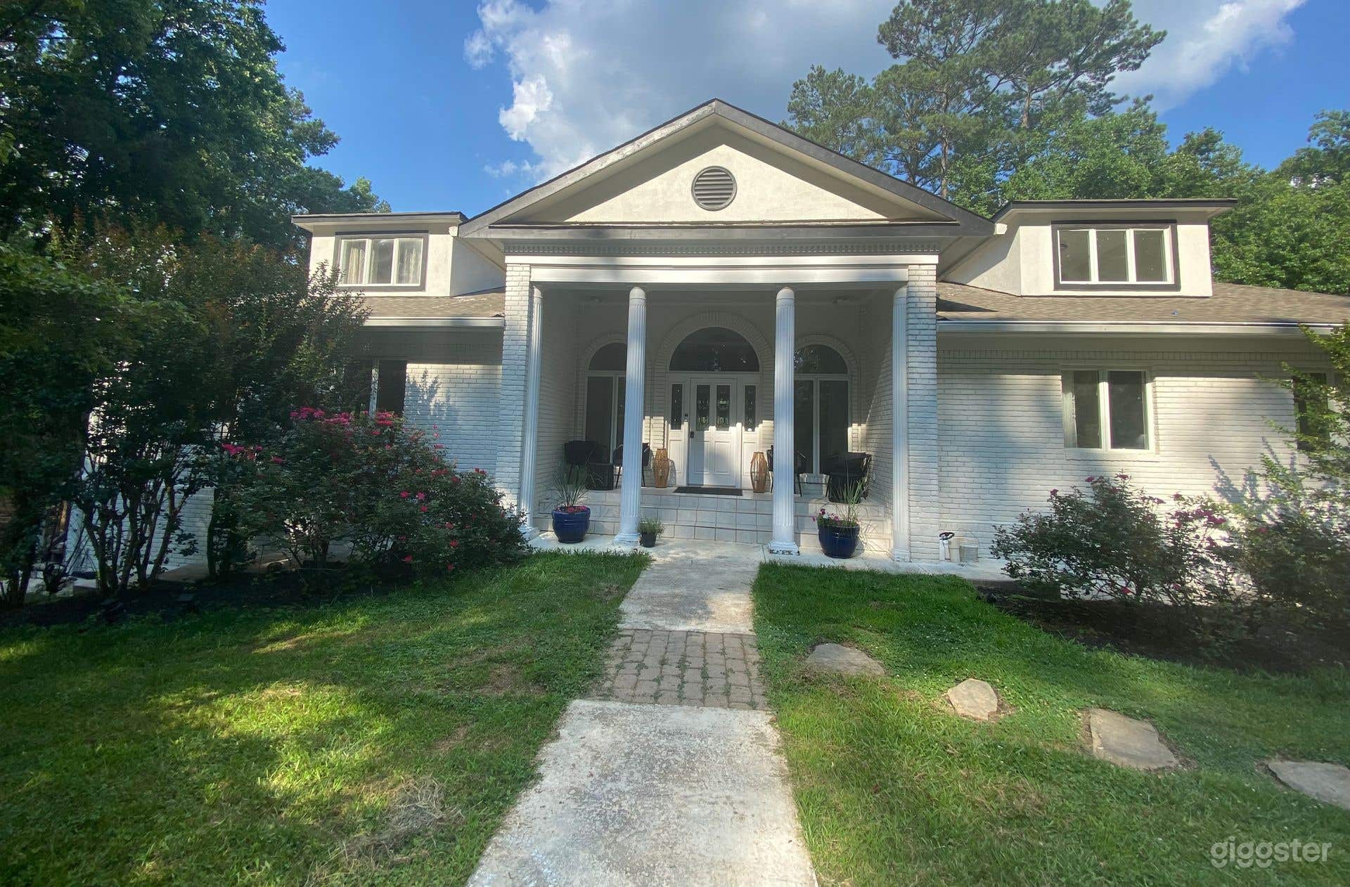 Lakehouse in the city Photo 1