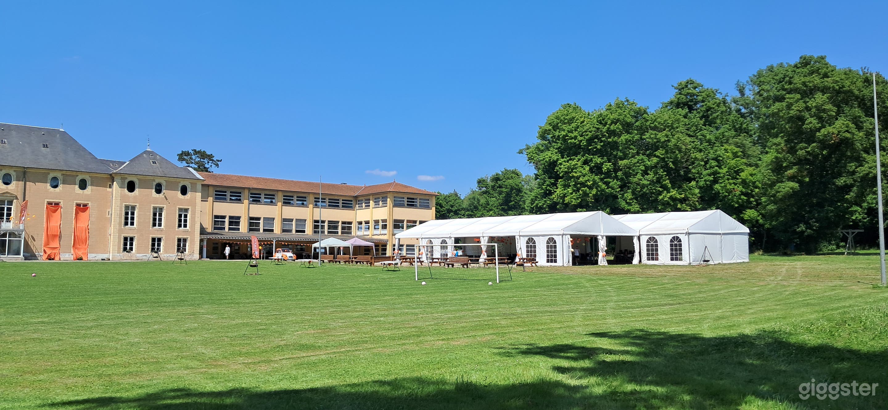 Photo de Élégant domaine du XIXe siècle avec un parc de 18 hectares 4