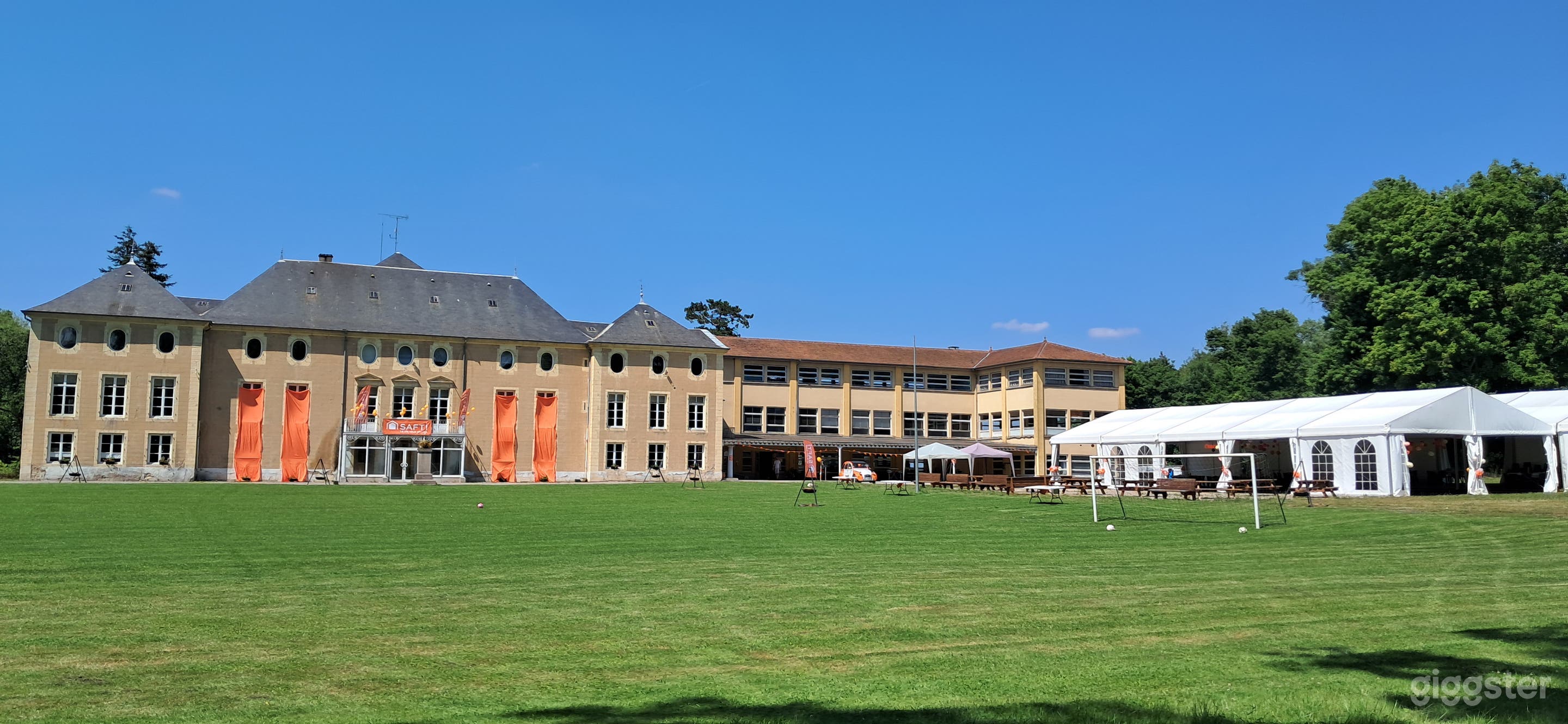 Photo de Élégant domaine du XIXe siècle avec un parc de 18 hectares 3