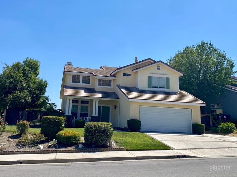  Beautiful house with great backyard perfect for entertaining 