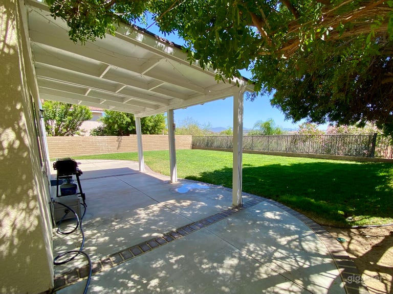  Beautiful house with great backyard perfect for entertaining 