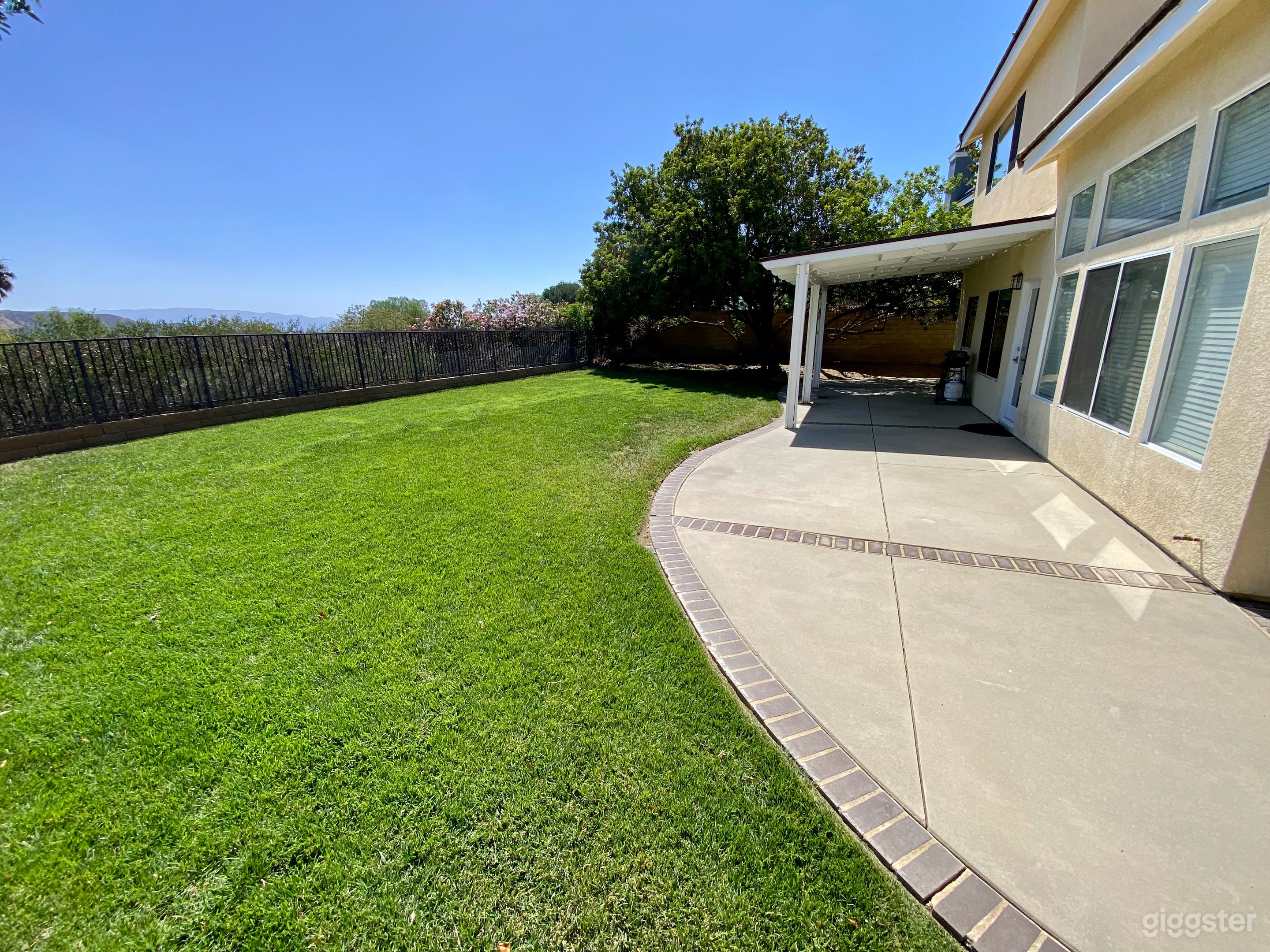 Beautiful house with great backyard perfect for entertaining Photo 2
