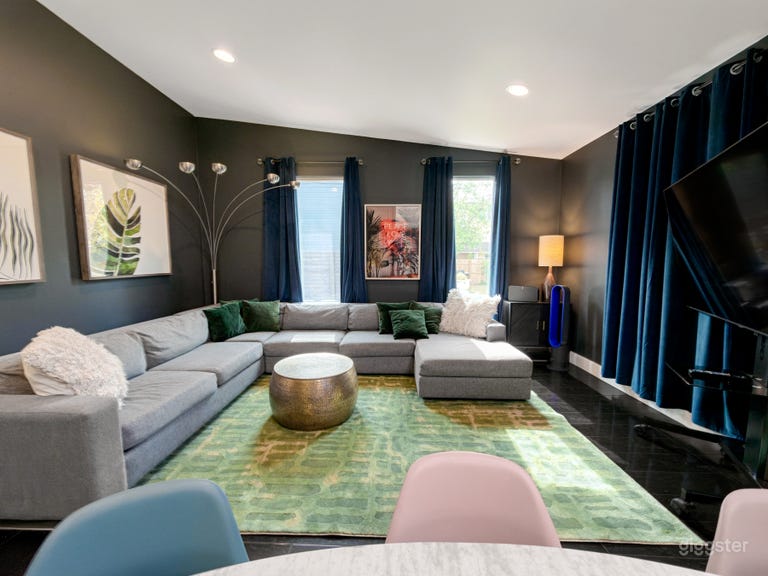  Downtown Cyclorama Studio with Luxury Lounge 
