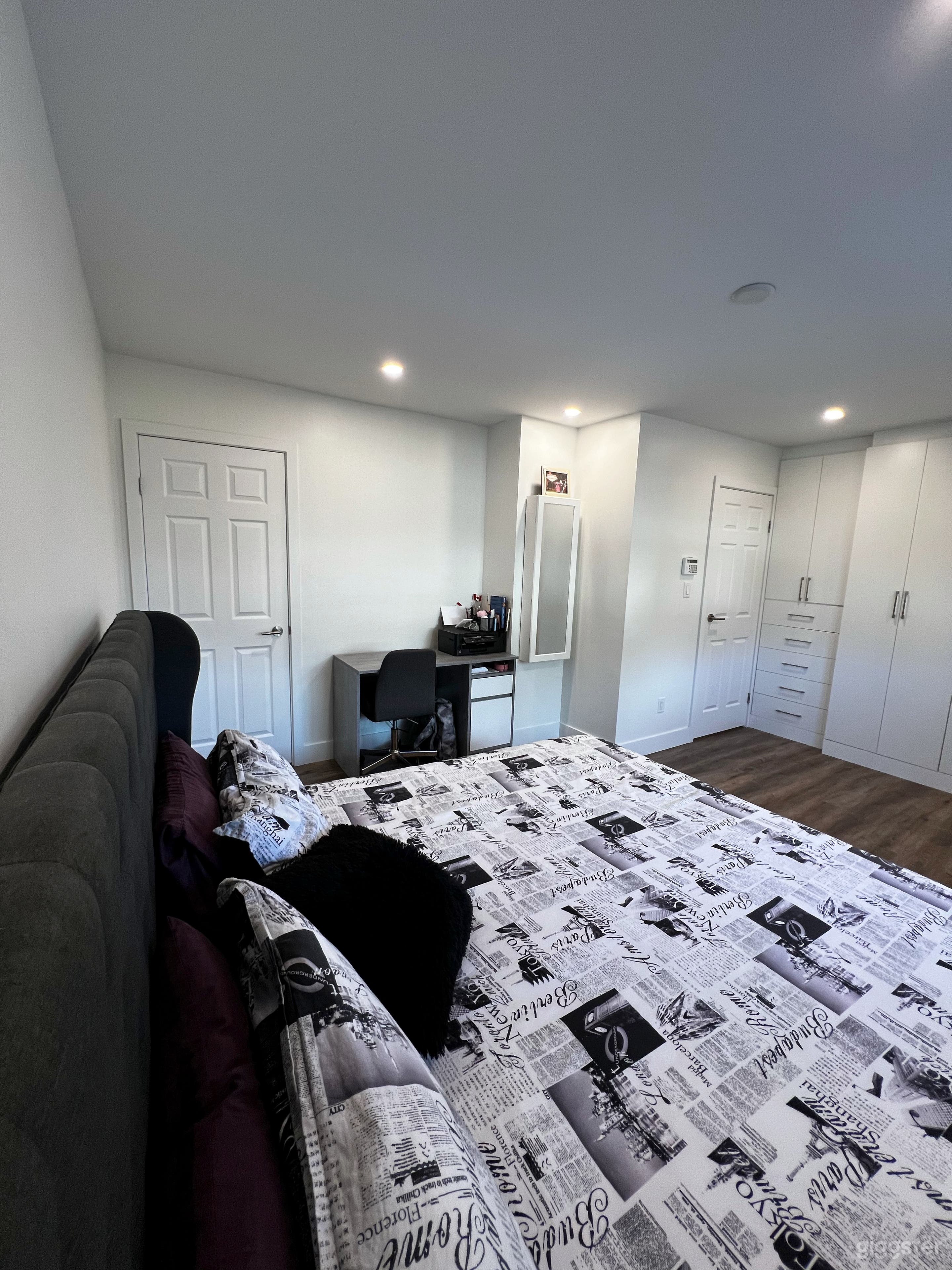 Coquitlam Modern House central location Photo 4