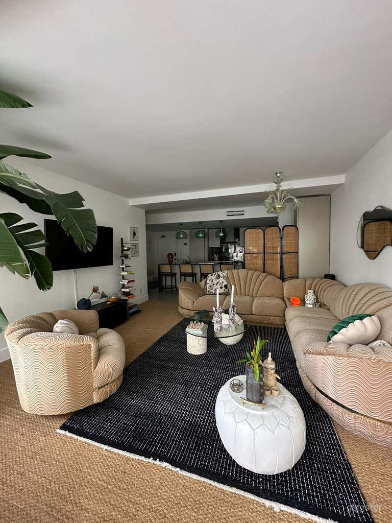  Eclectic Apartment on Brickell Bay 