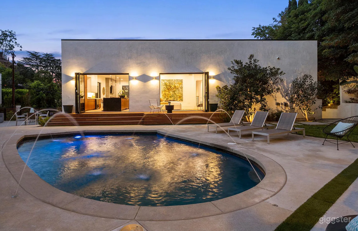 Modern California setting in Laurel Canyon  Photo 2