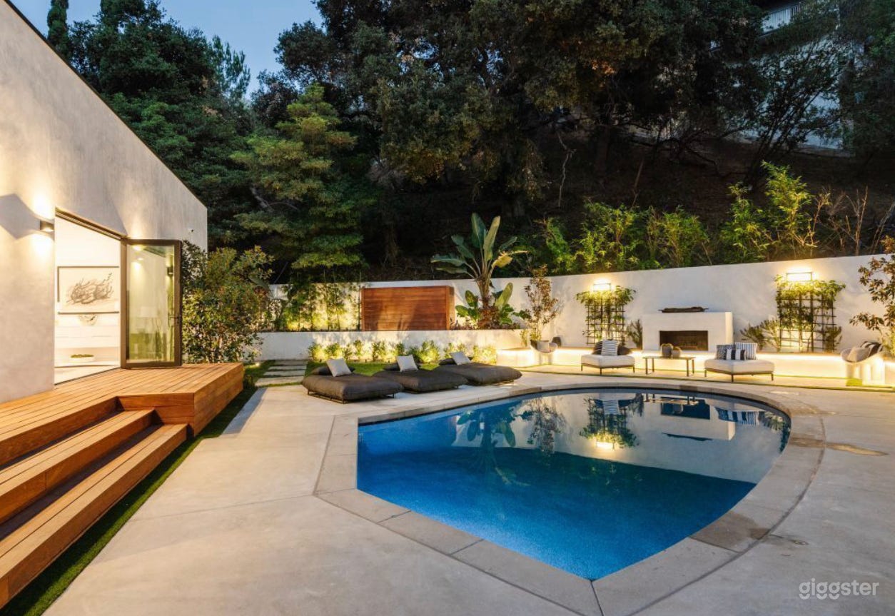 Modern California setting in Laurel Canyon  Photo 3