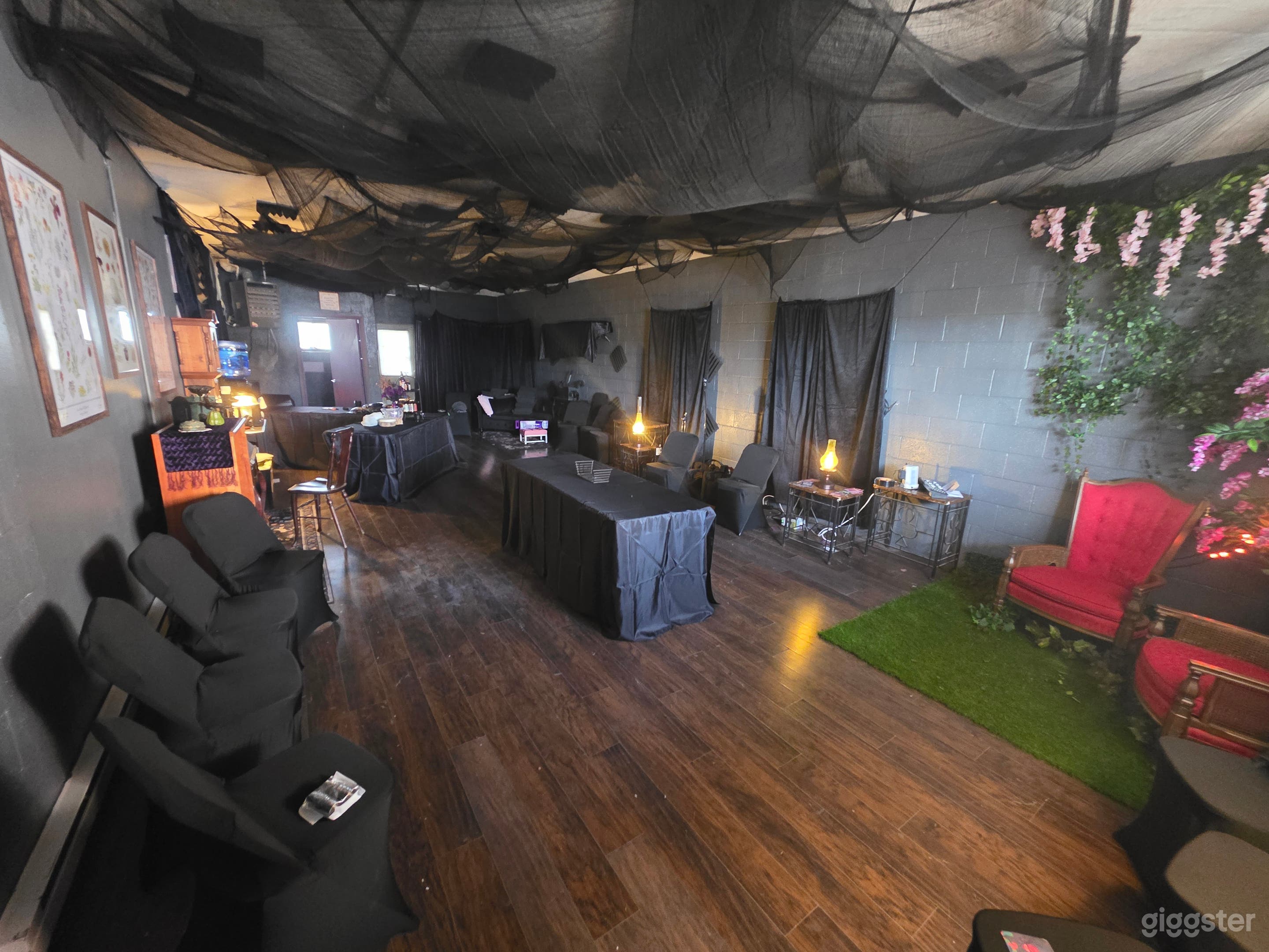 NA Gothic Lounge &amp; Event Space Photo 4