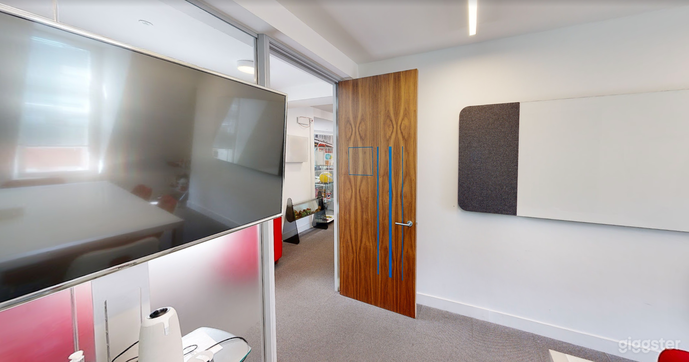 Modern Meeting Room in London Photo 2