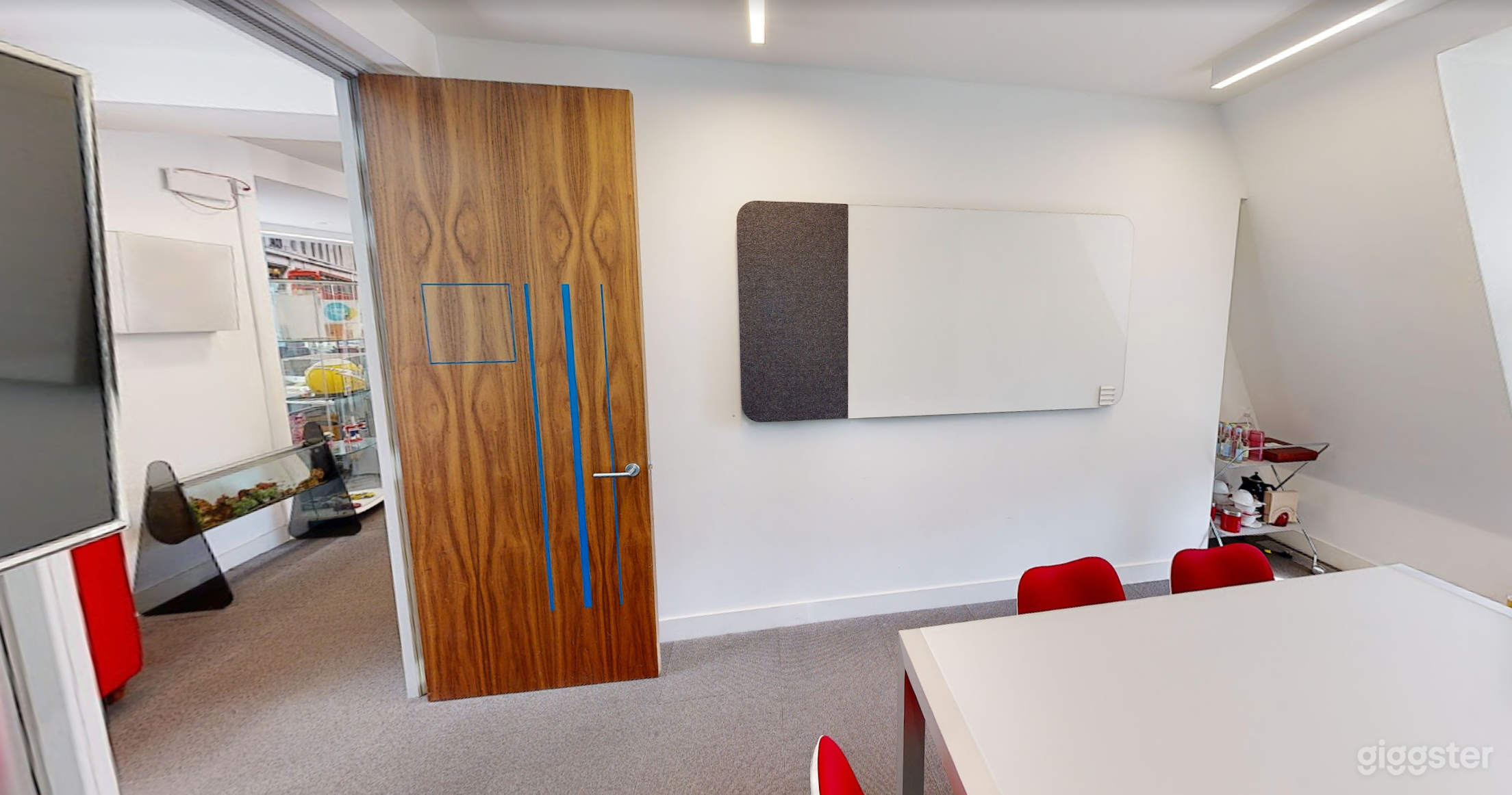 Modern Meeting Room in London Photo 3