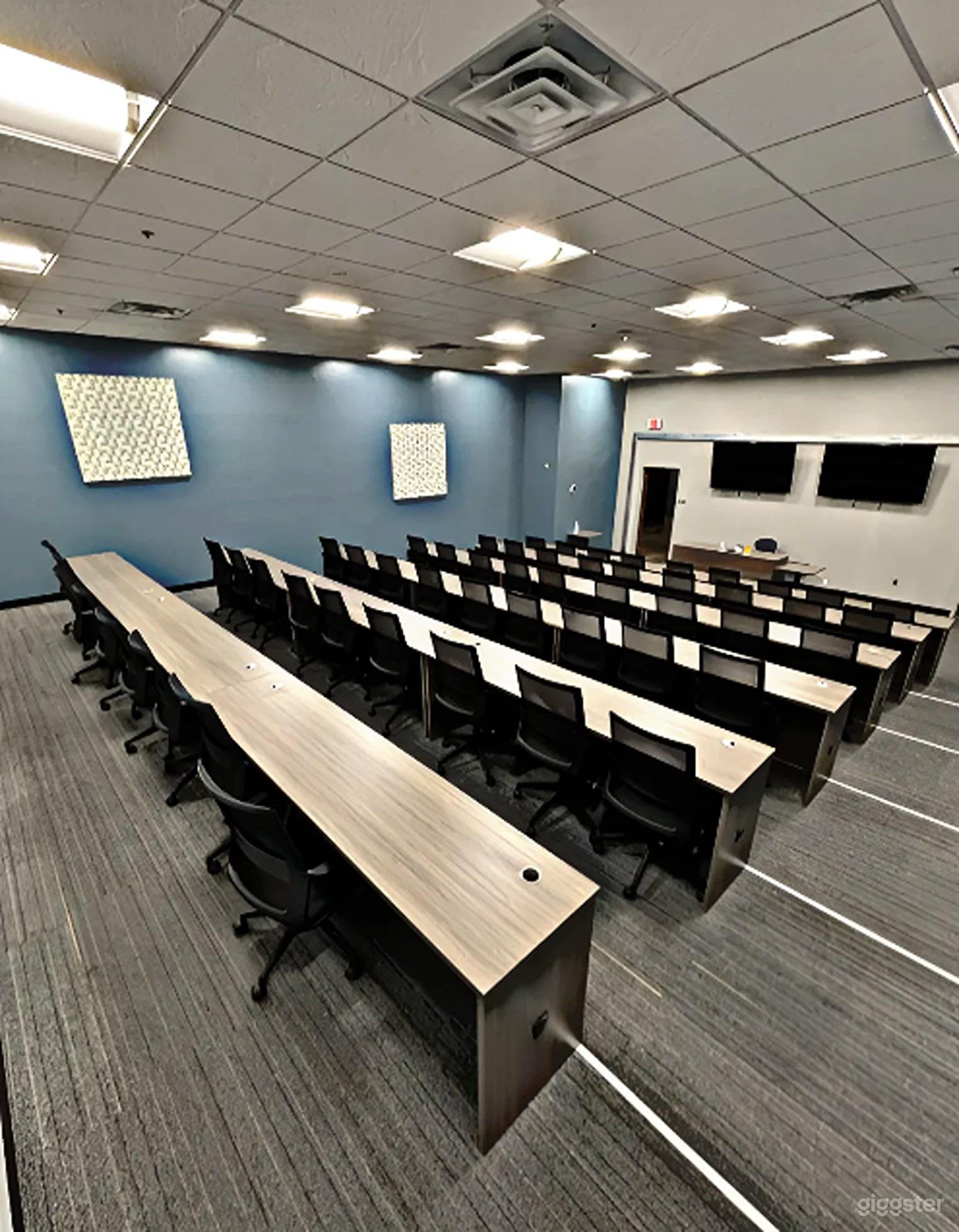 Large Classroom for Networking &amp; Business Events Photo 4