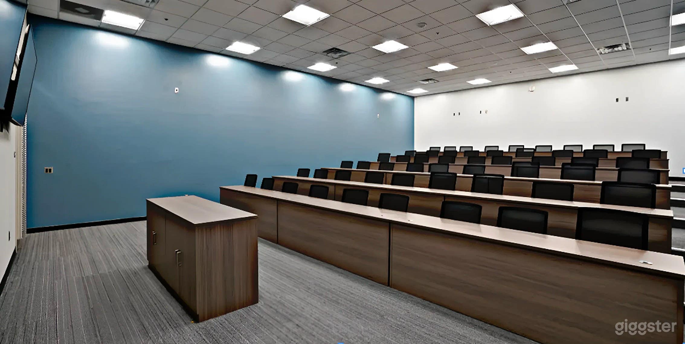 Large Classroom for Networking &amp; Business Events Photo 1