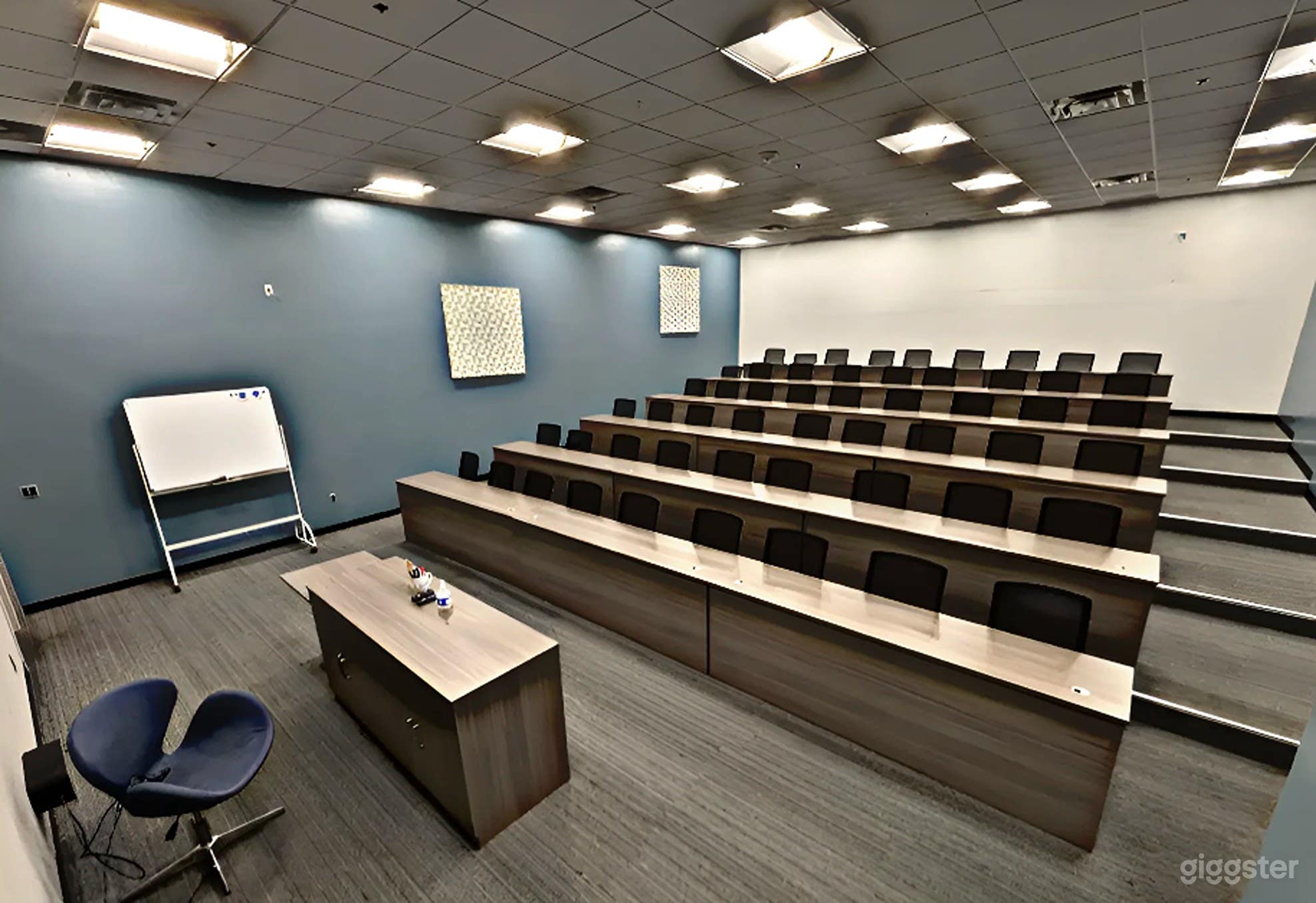 Large Classroom for Networking &amp; Business Events Photo 2