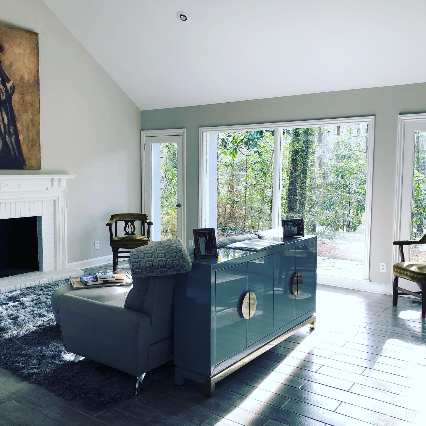 Stately Midcentury Modern Home with Panoramic View Photo 4