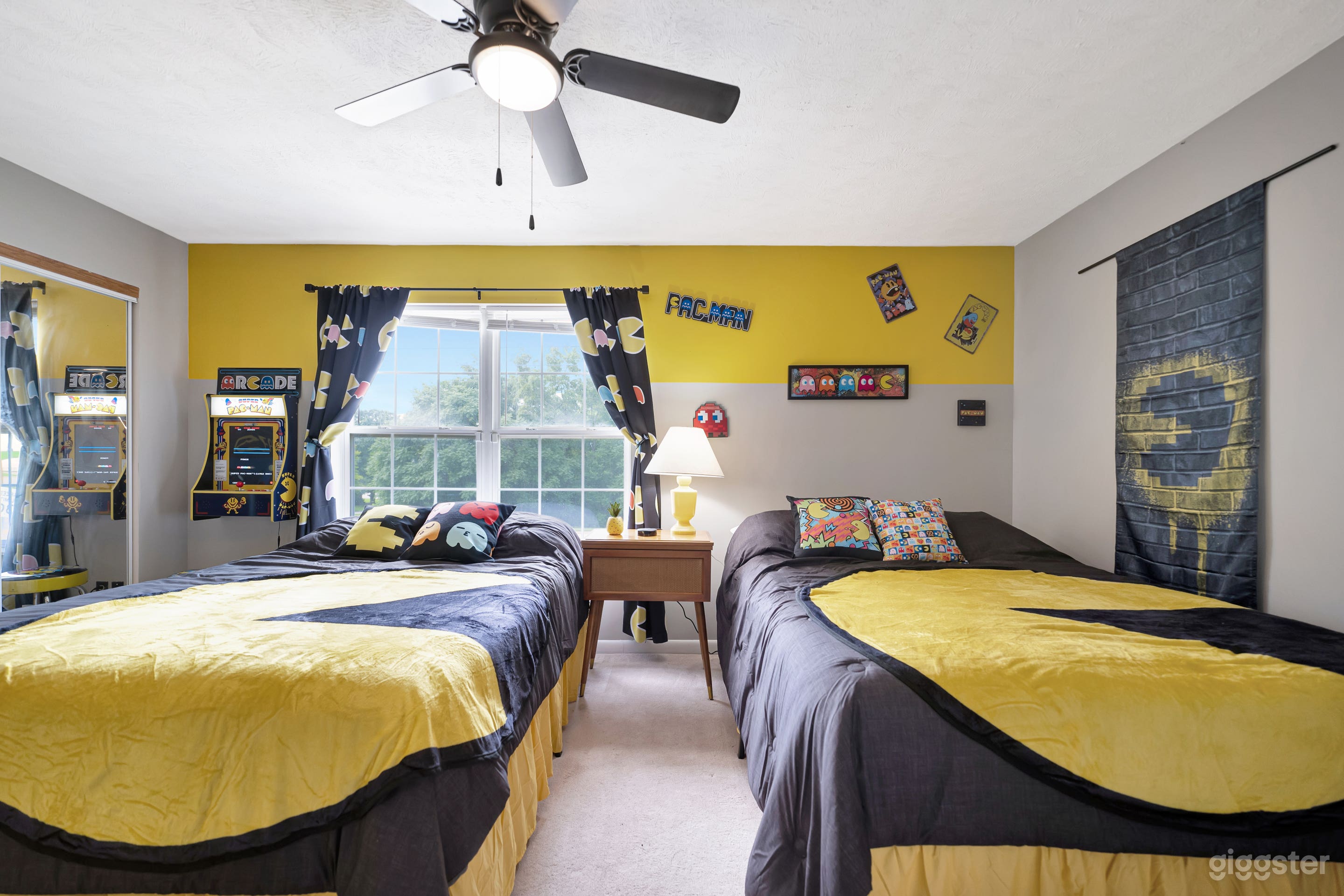 Retro Arcade Themed House Photo 3