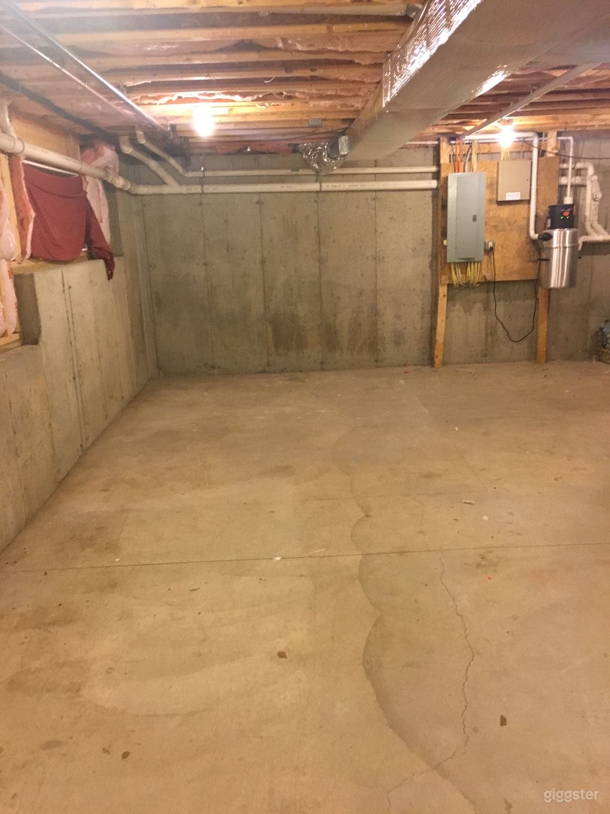 Basement Creative studio renting Photo 3