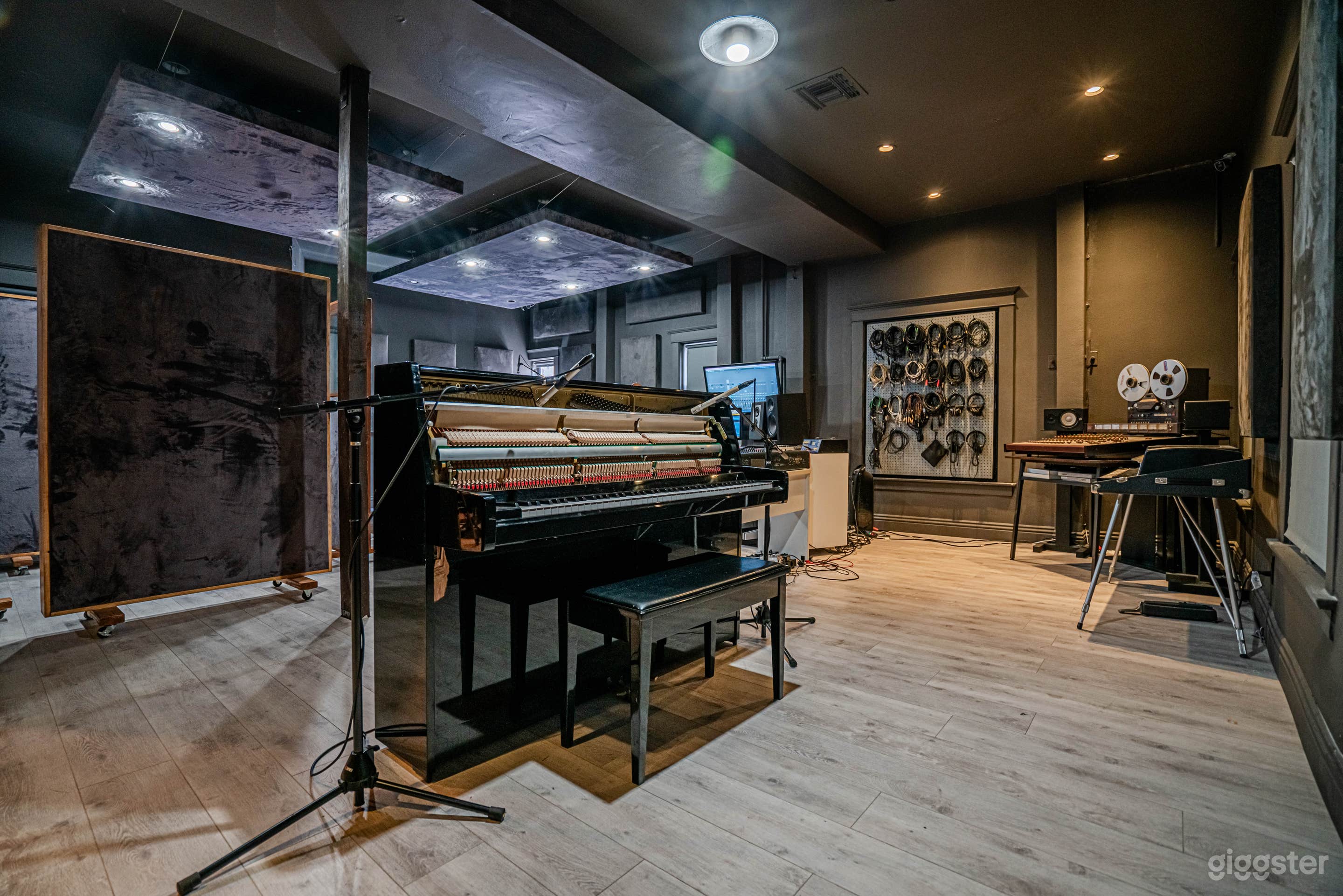 Premier Recording Studio in the heart of Downtown Photo 4