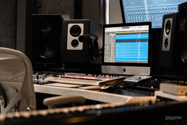 Premier Recording Studio in the heart of Downtown 