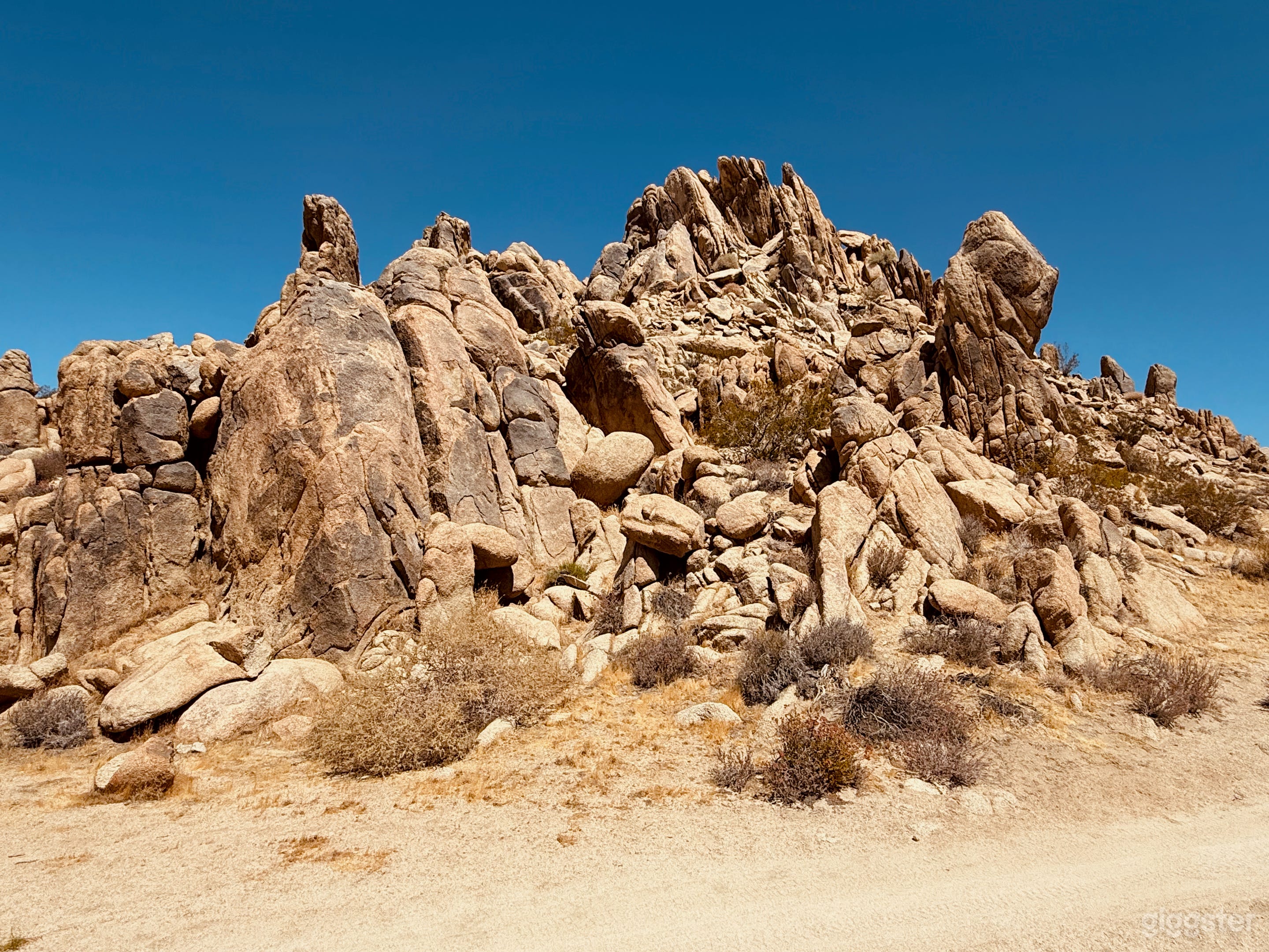 Desert Hill Land w Boulders, Joshua Trees, View, 1Hr from LA Photo 2