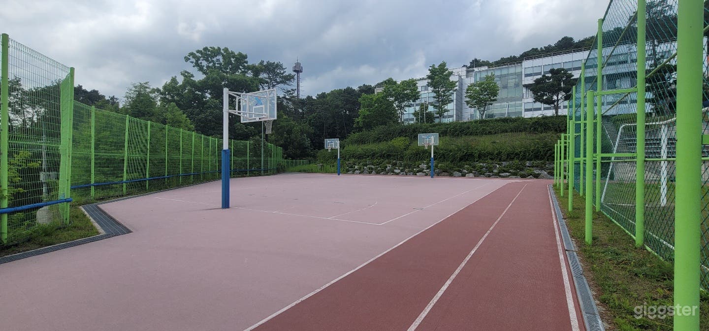 파주 대학교 캠퍼스 운동장 사진 3