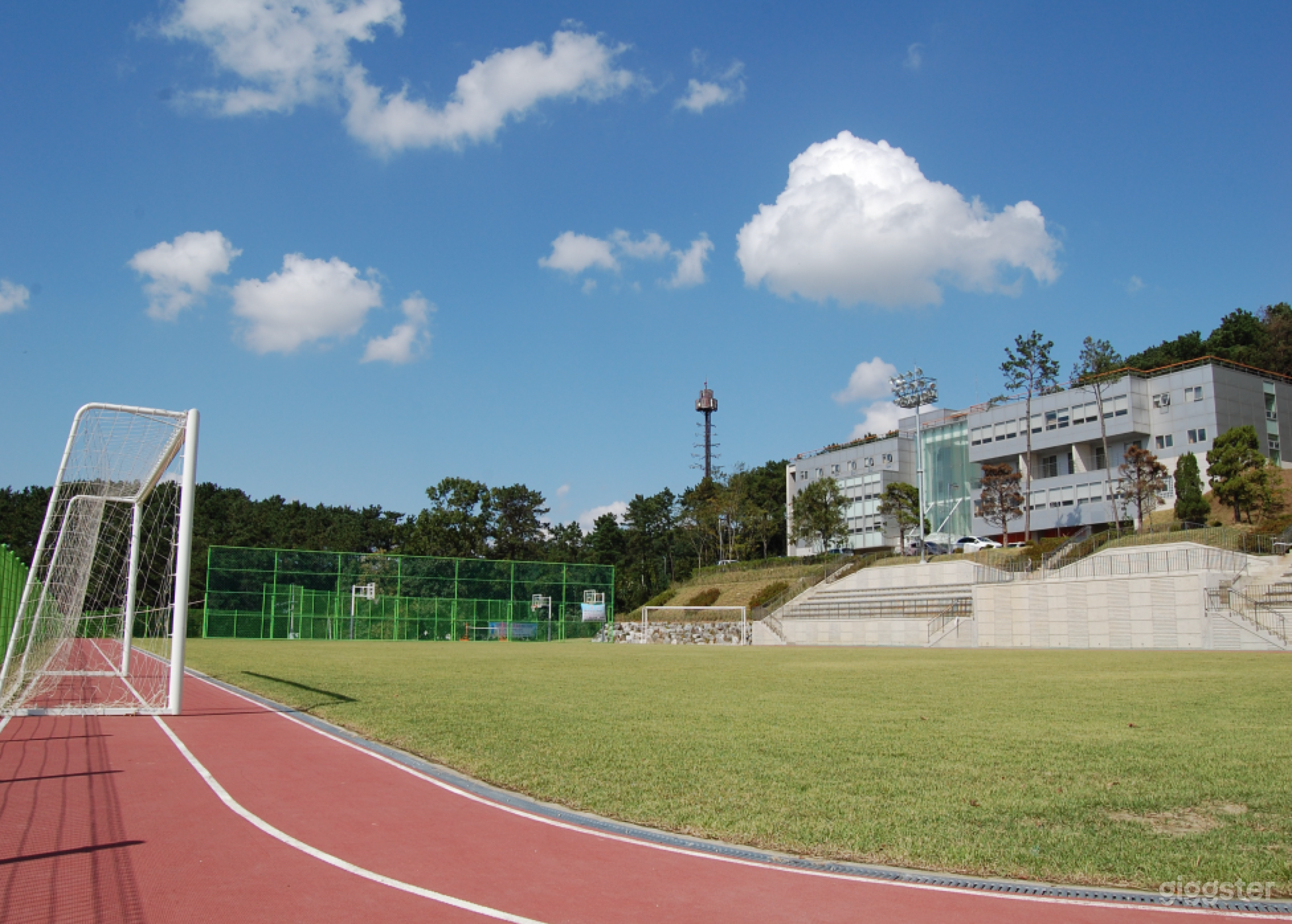 파주 대학교 캠퍼스 운동장 사진 2