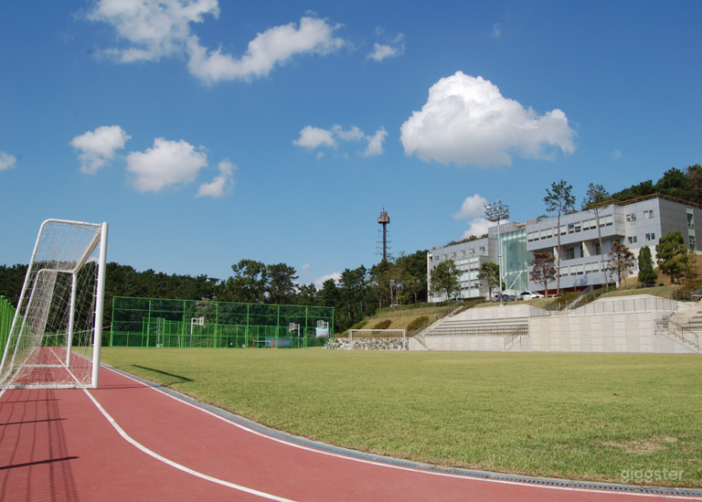  파주 대학교 캠퍼스 운동장 
