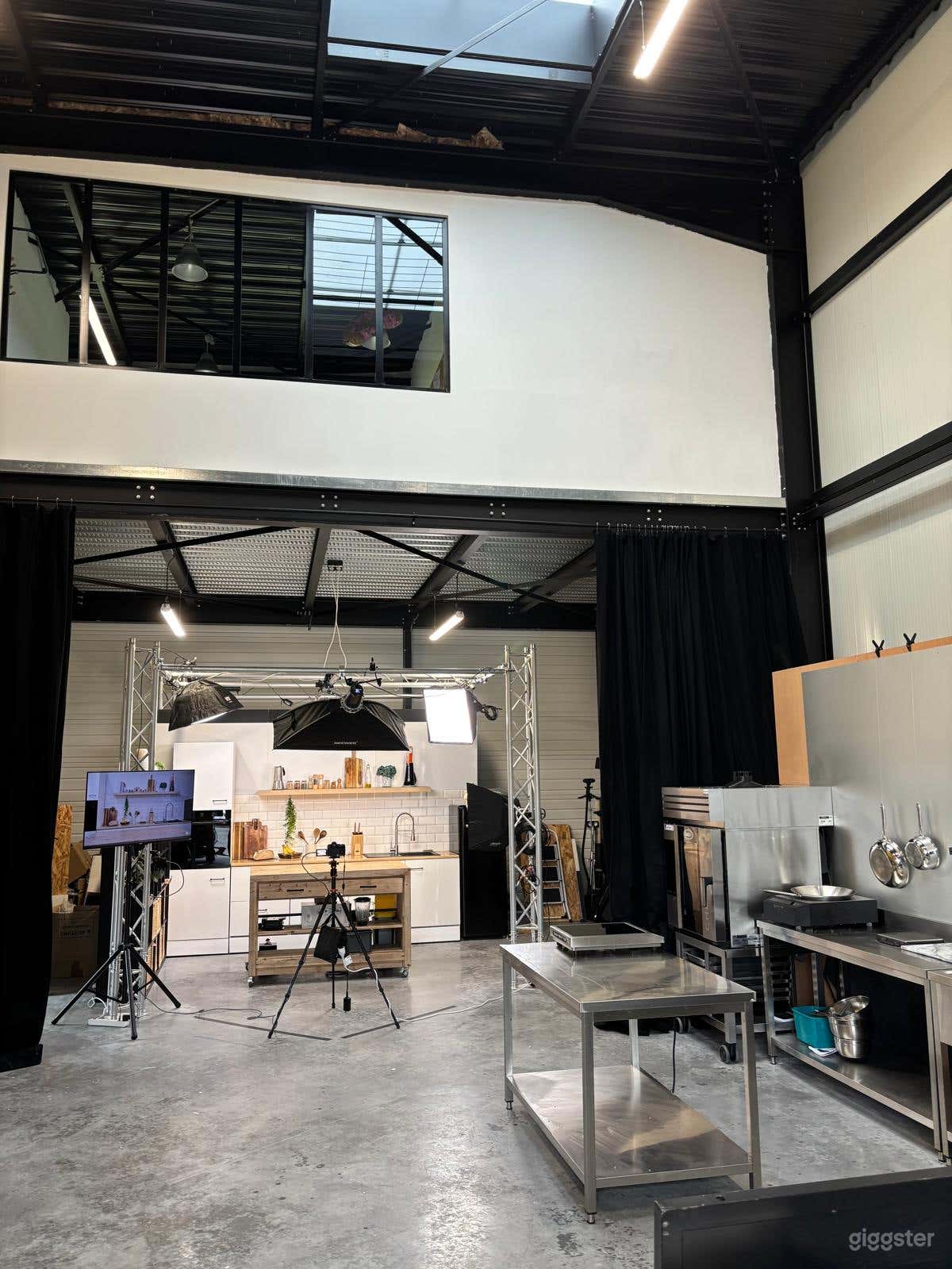 Plateau de tournage équipé + service vidéo clé-en Photo 4