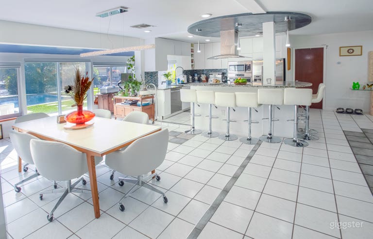  Casa brillante y moderna de 5 habitaciones en canal con piscina 