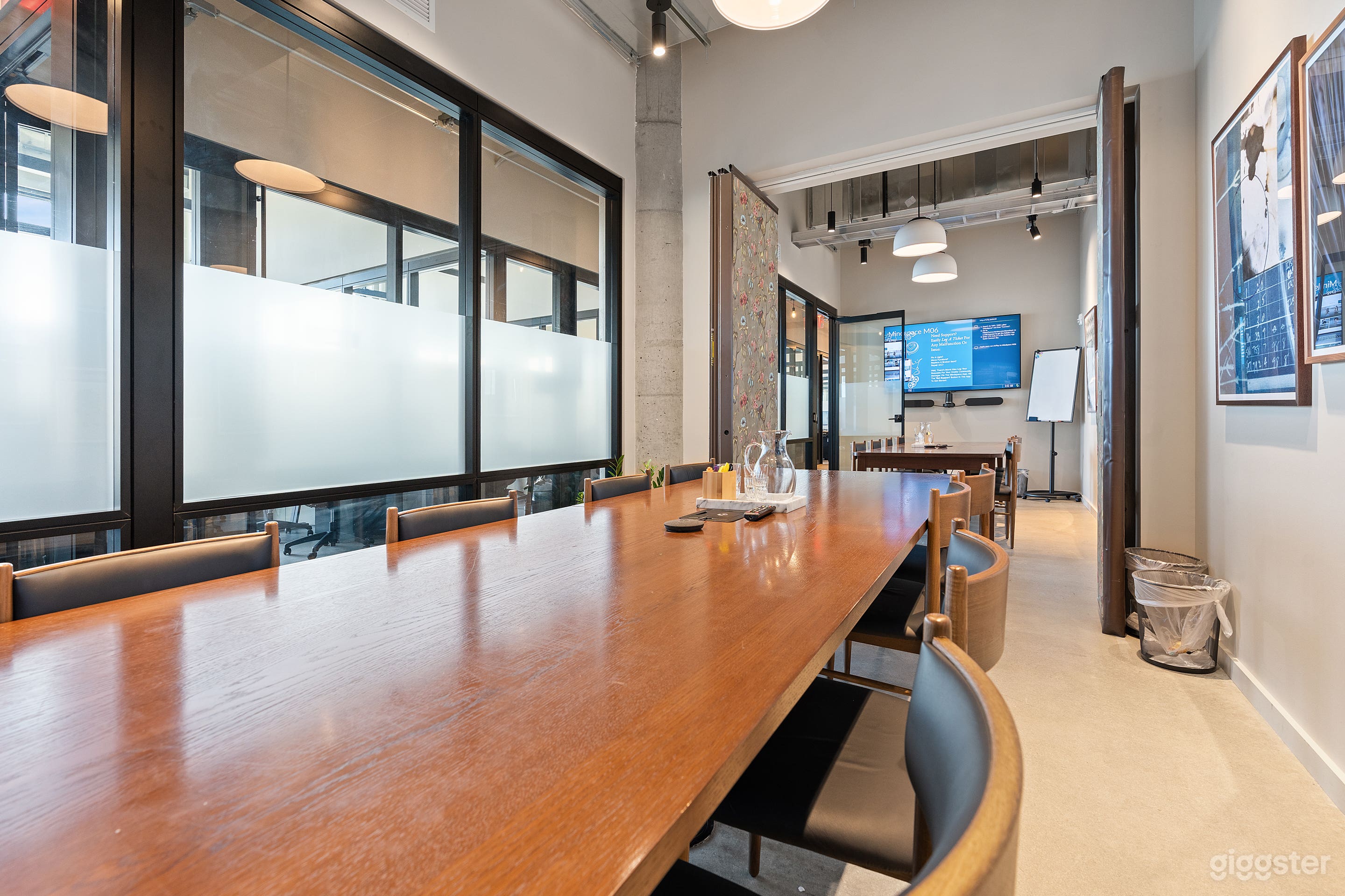 M6 &amp; M7: Meeting Room for 20 in Boutique Office Photo 3