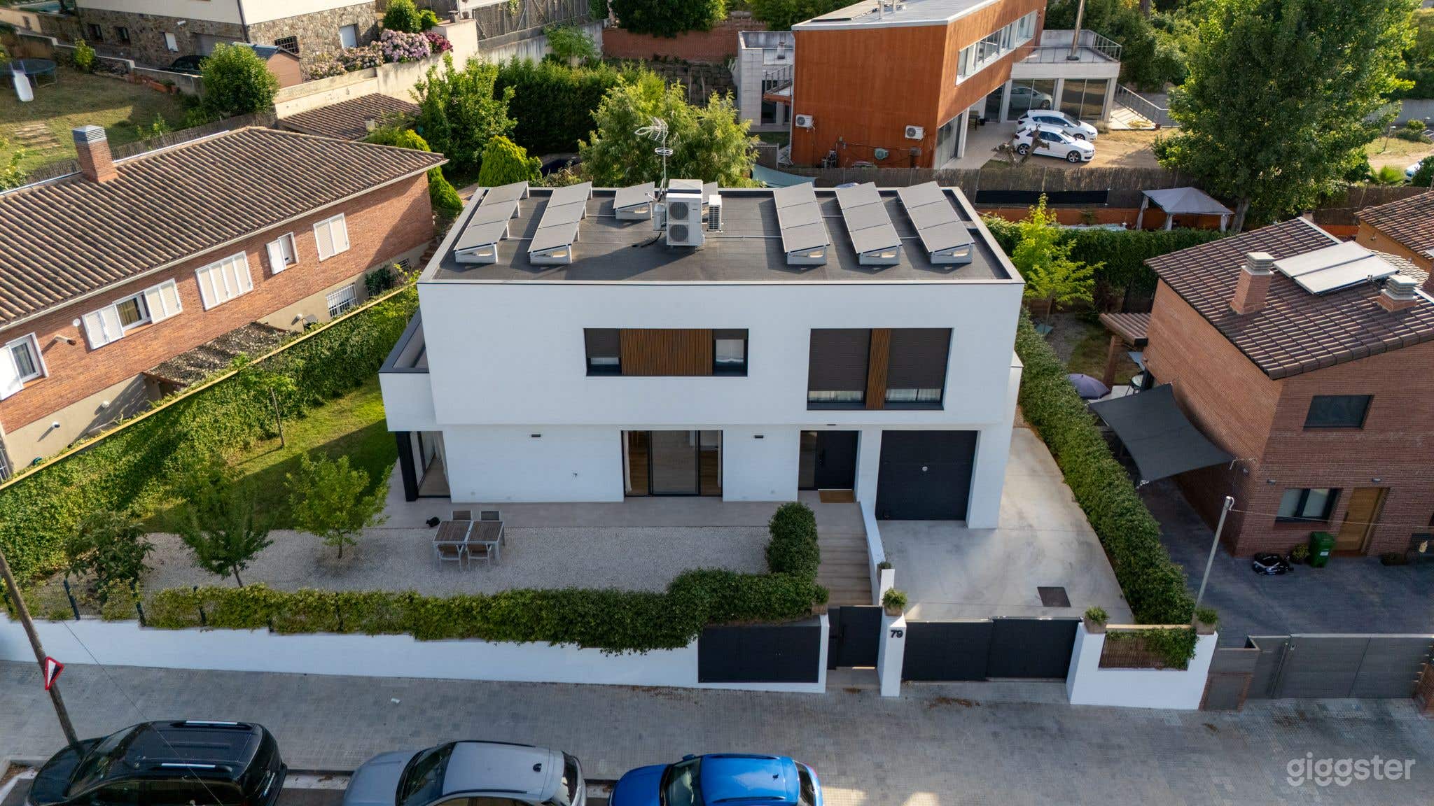 Casa Moderna 2024 con maravilloso Jardín y Piscina Foto 3