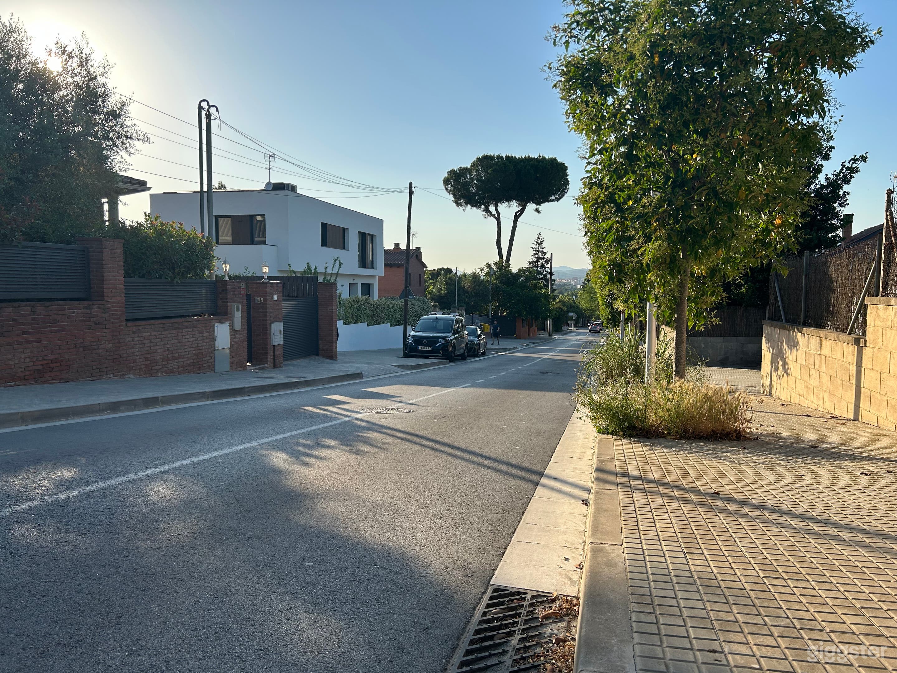 Modern 2024 House with wonderful Garden and Pool Photo 2