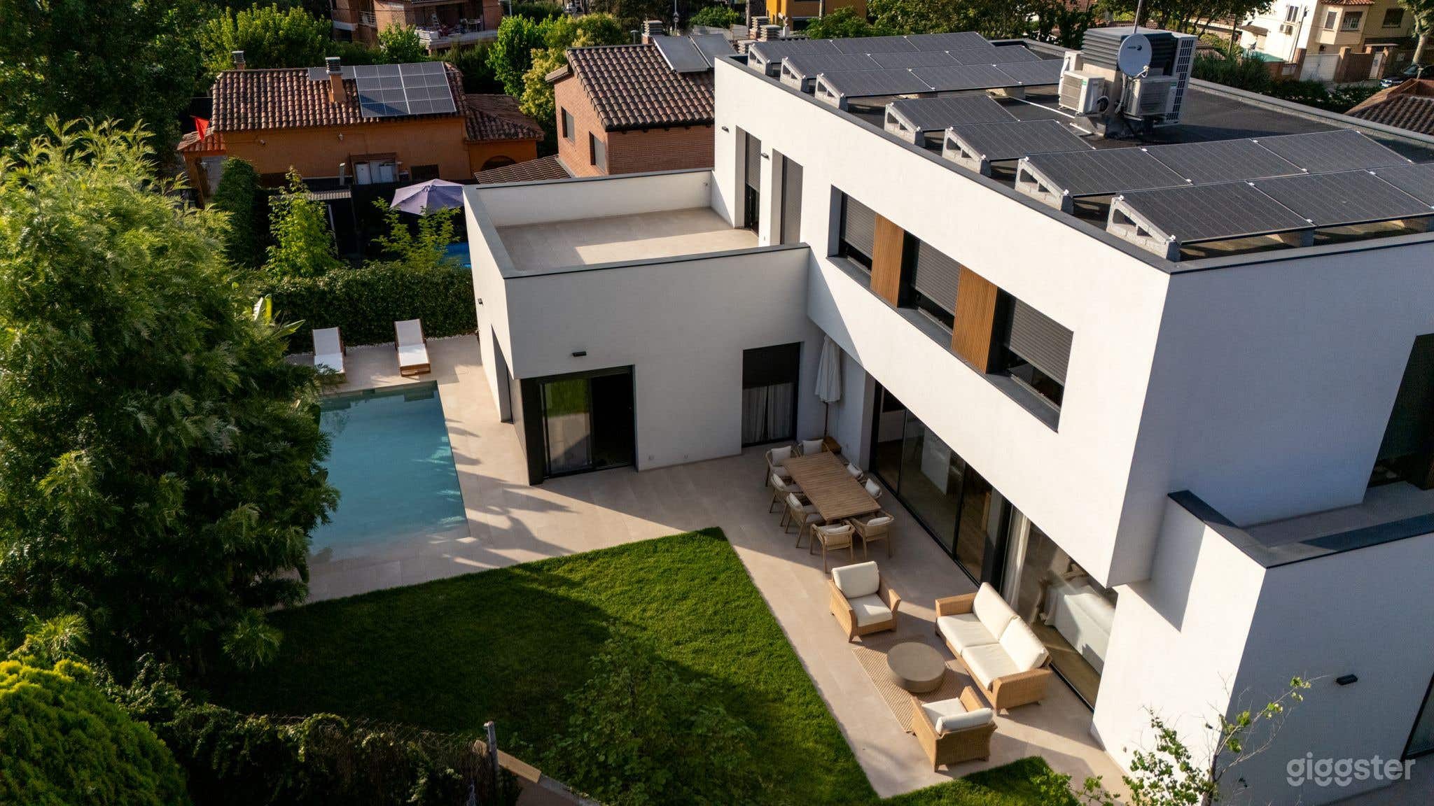 Casa Moderna 2024 con maravilloso Jardín y Piscina Foto 1