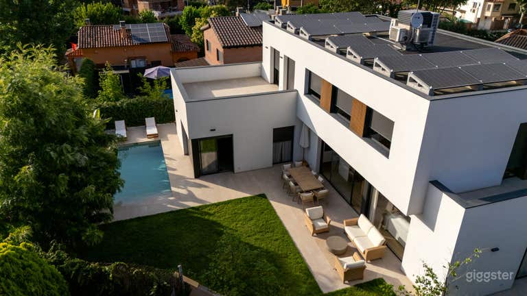  Casa Moderna 2024 con maravilloso Jardín y Piscina 