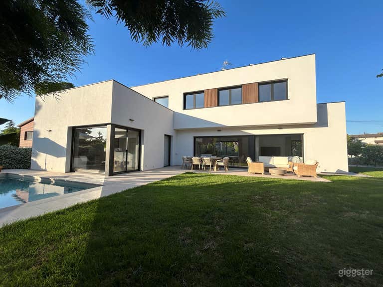  Casa Moderna 2024 con maravilloso Jardín y Piscina 