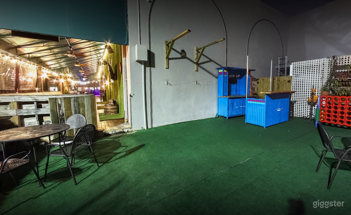 Cozy Open Space in a Restaurant for Photoshoots Photo 4