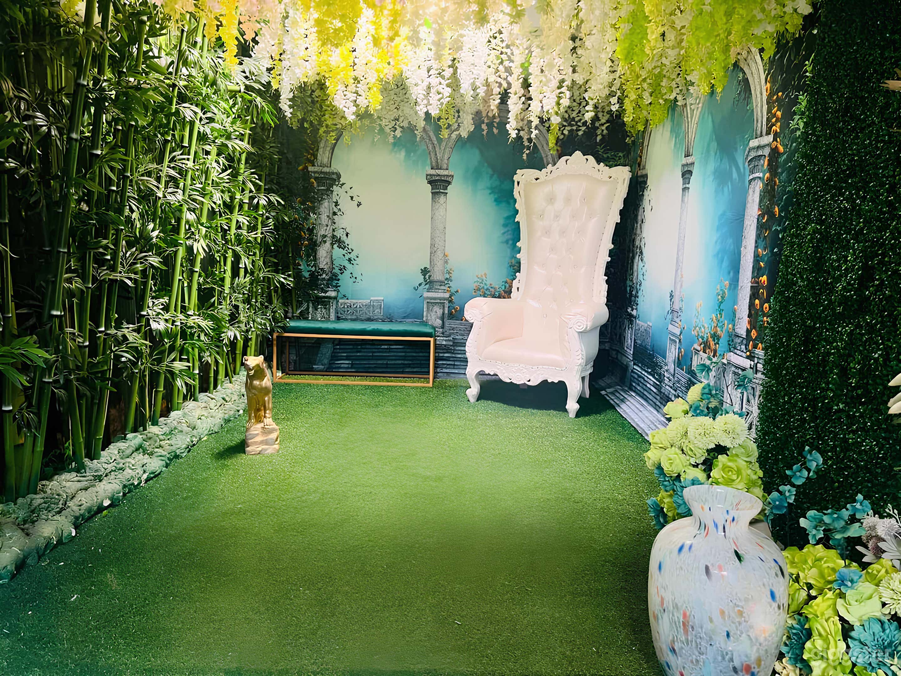 Beach & Green Garden Photo Studio Photo 4