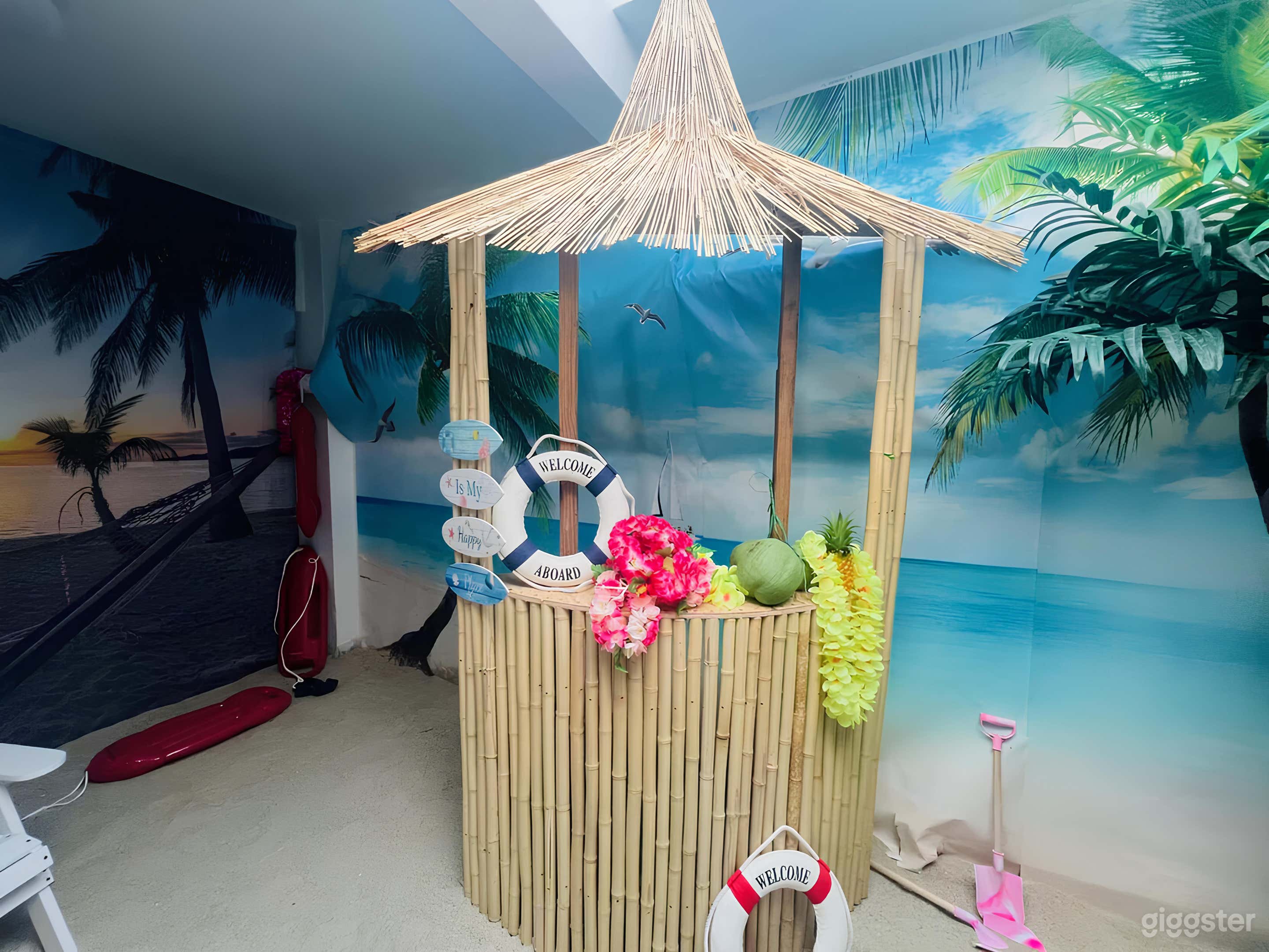 Beach & Green Garden Photo Studio Photo 3