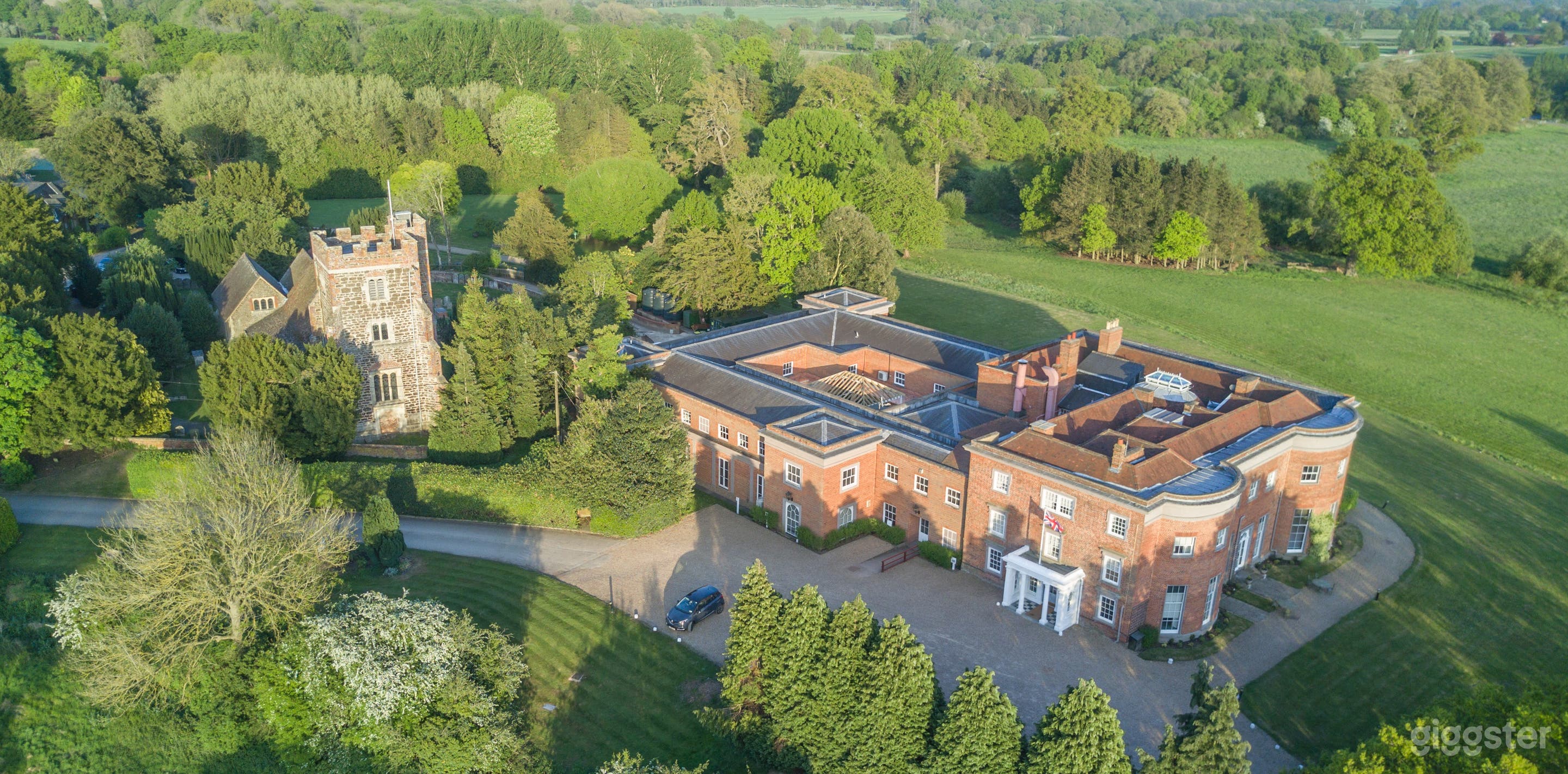 Queen Anne Mansion House set in 35 acres of parkland