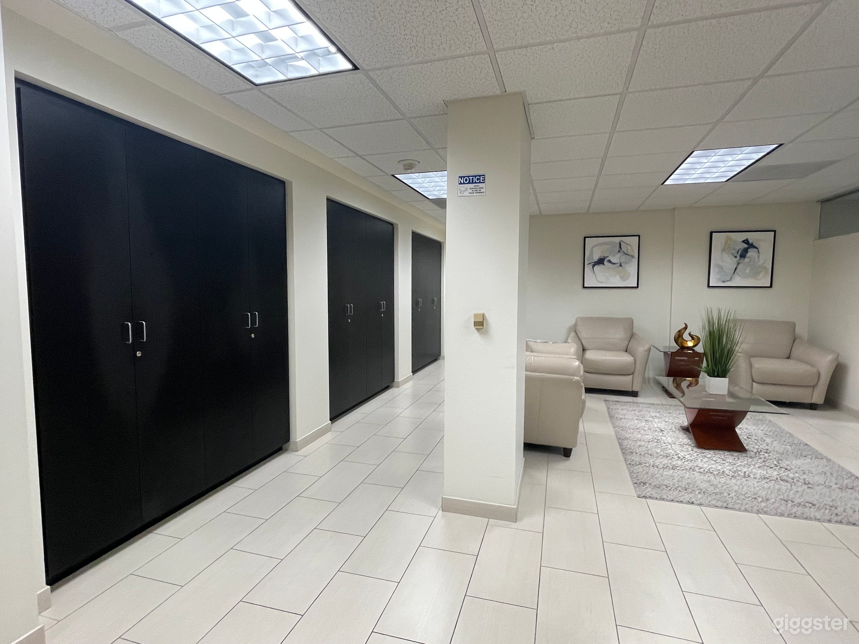 Suite 700: Small Conference Room (LAX) Photo 2