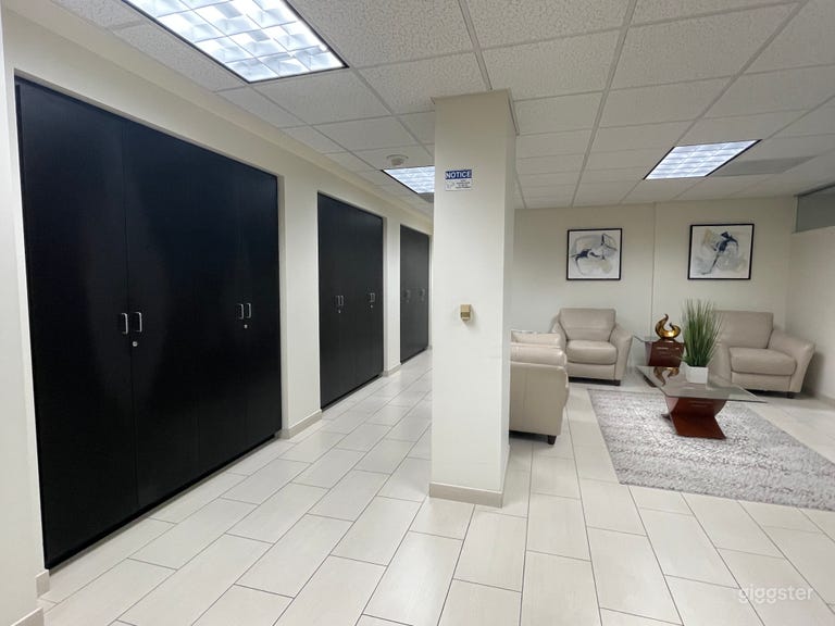  Suite 700: Small Conference Room (LAX) 