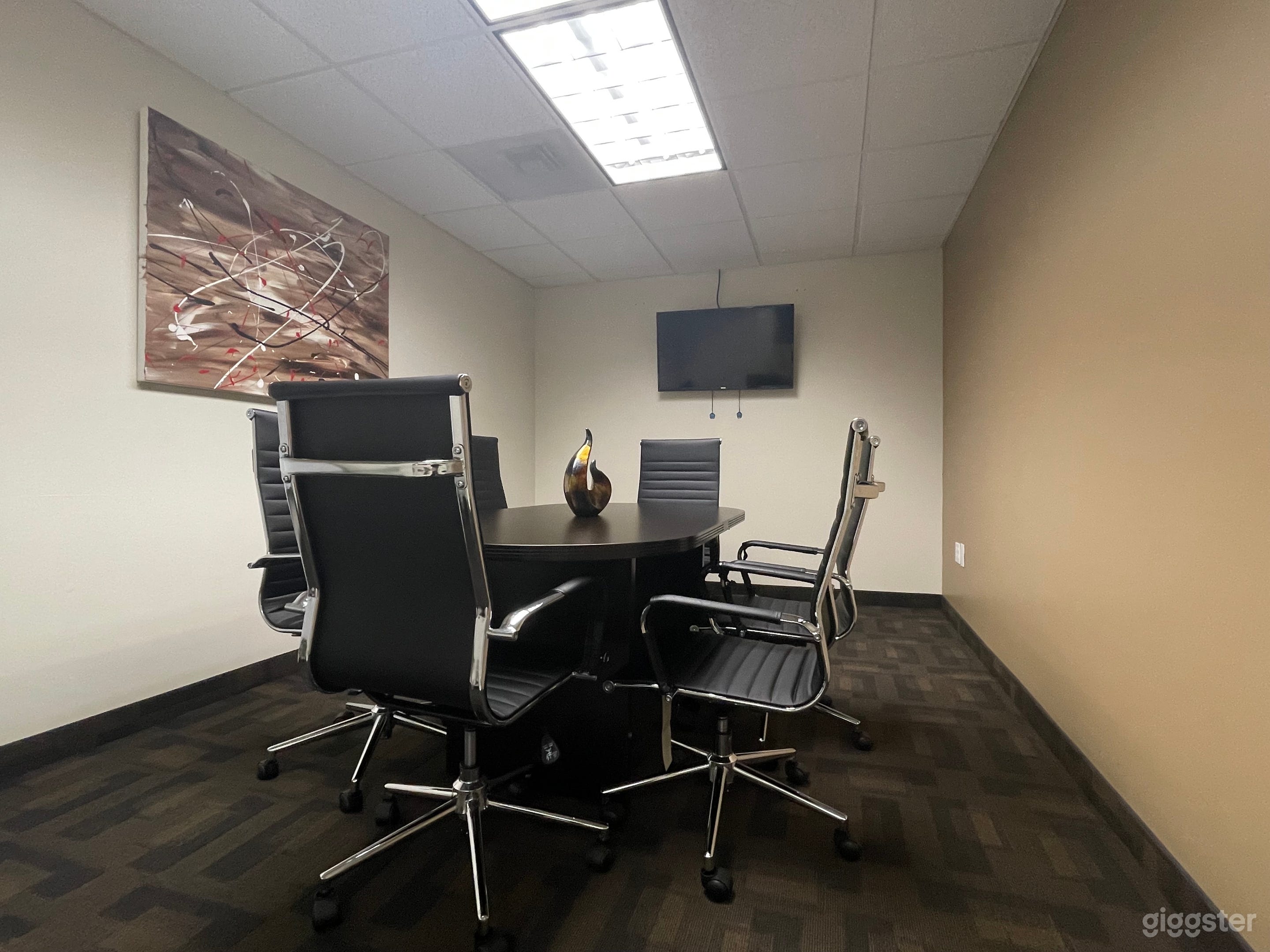 Suite 700: Small Conference Room (LAX) Photo 3