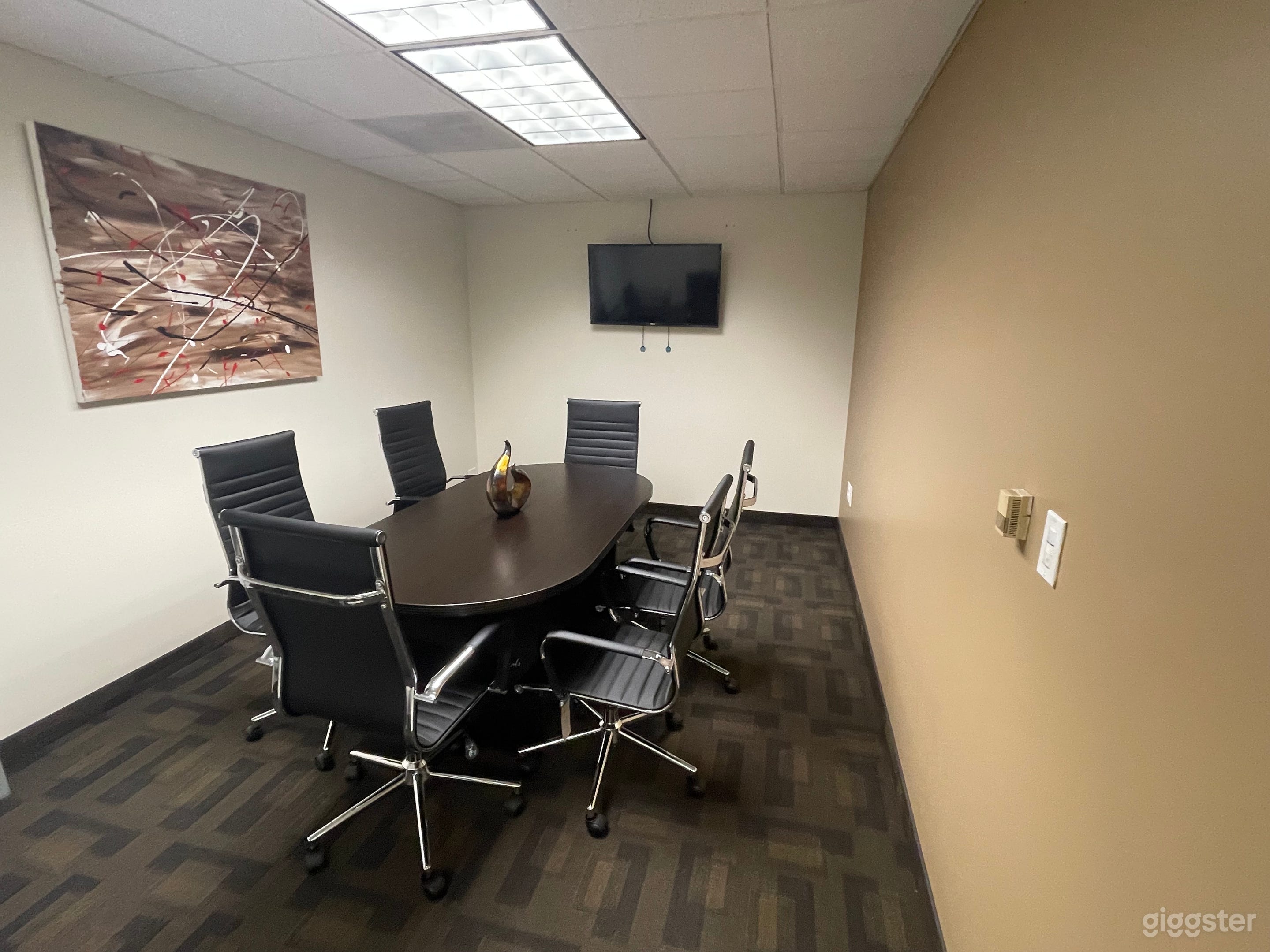 Suite 700: Small Conference Room (LAX) Photo 1