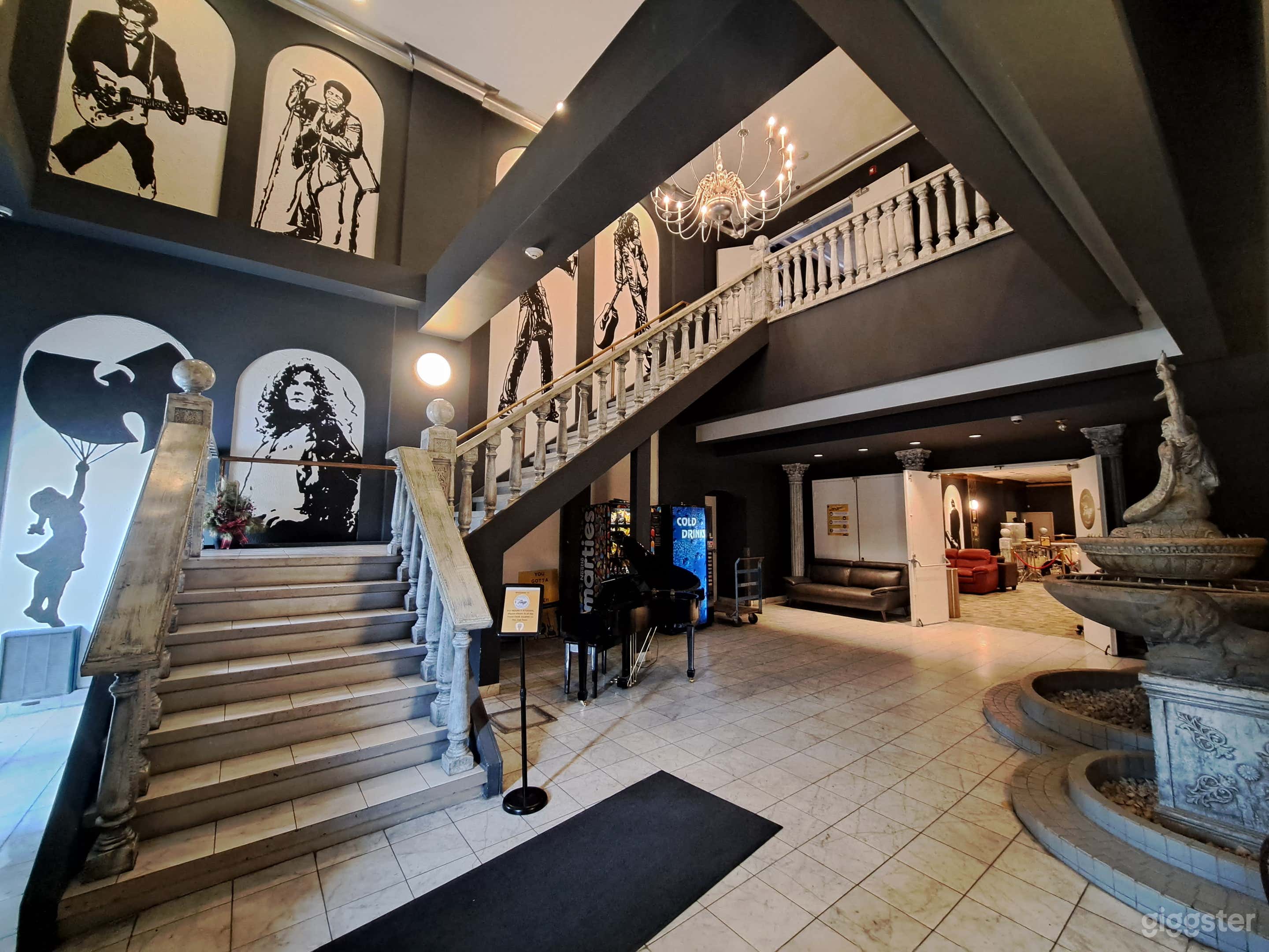 Showcase Room Photo 3