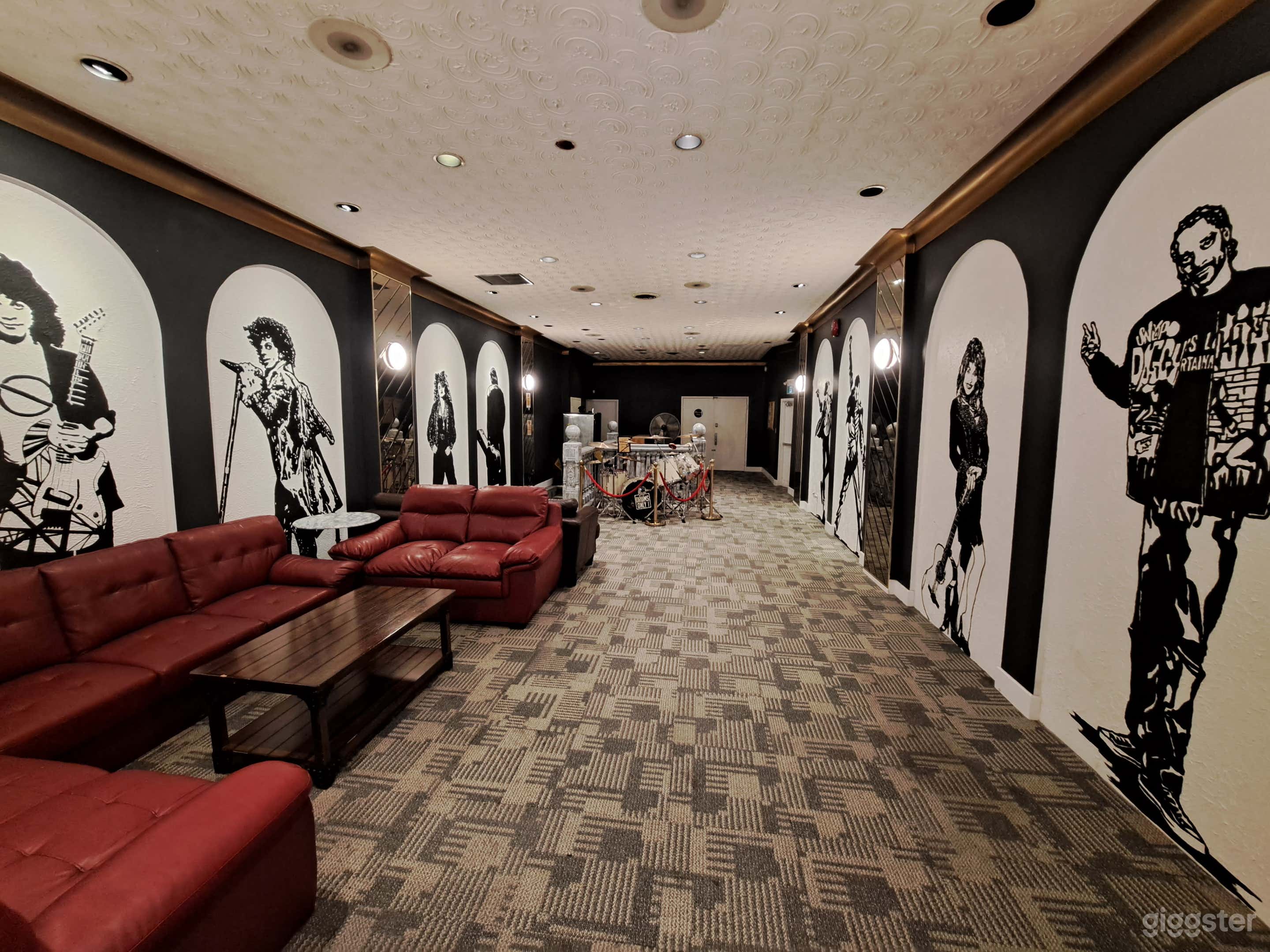 Showcase Room Photo 4