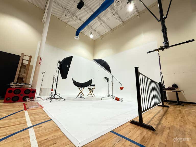  White Wall Set Includes All Lightings 