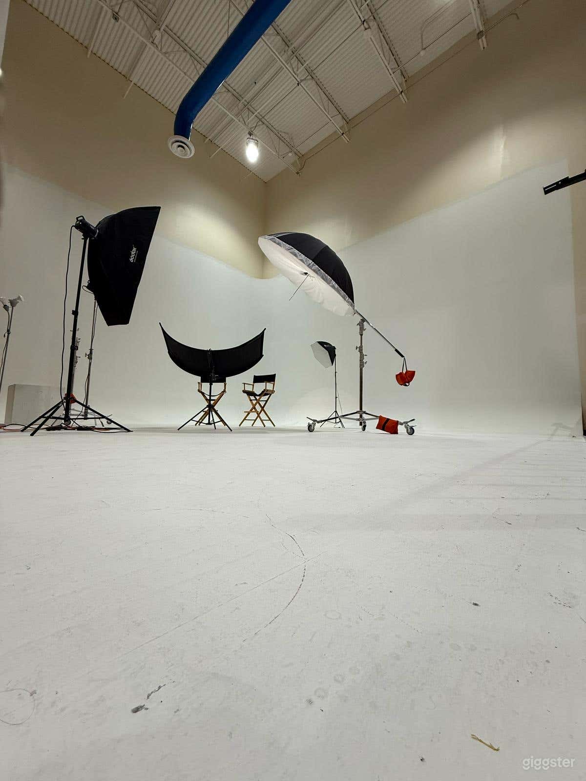 White Wall Set Includes All Lightings Photo 4