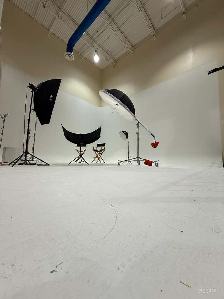  White Wall Set Includes All Lightings 