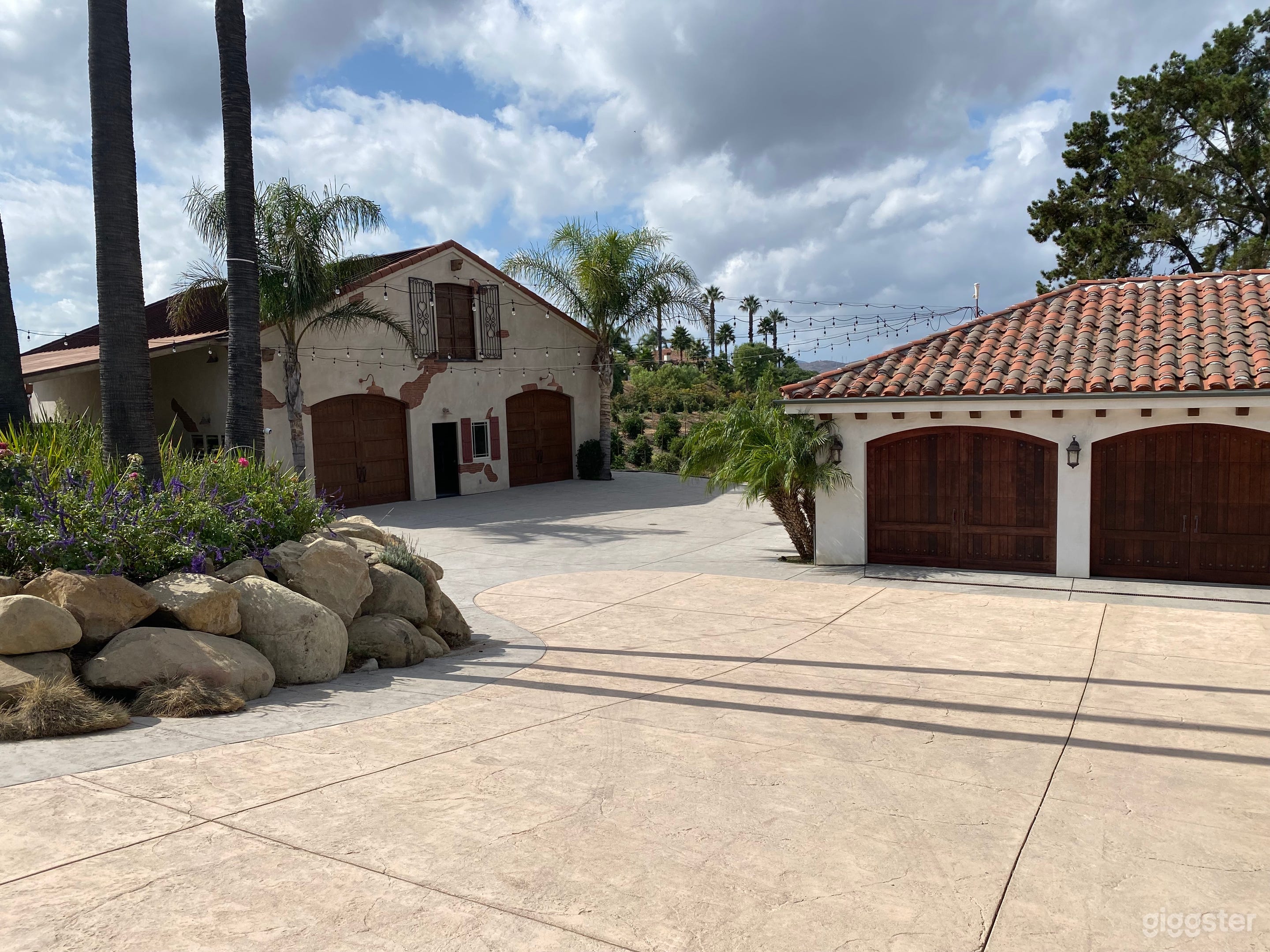 Private Hilltop Estate Photo 4