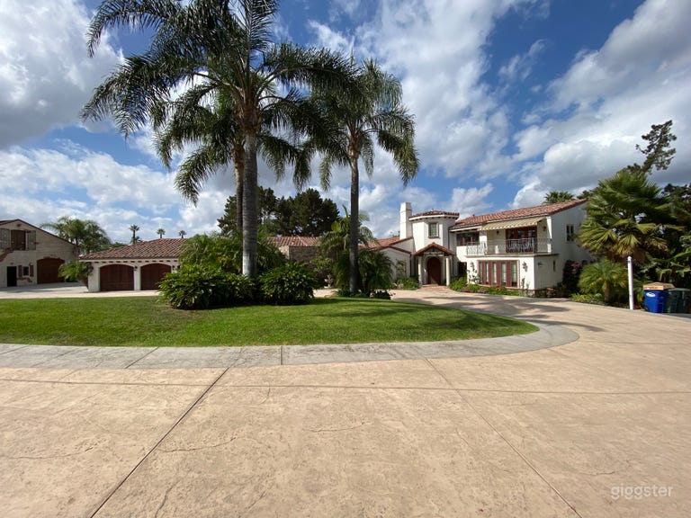  Private Hilltop Estate 