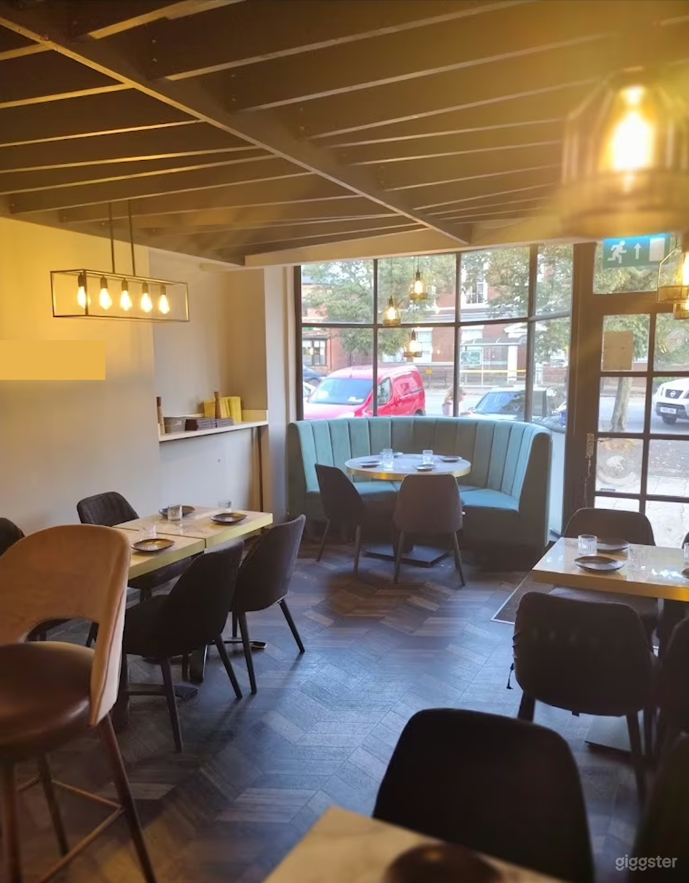 Intimate Modern Bistro Photo 4